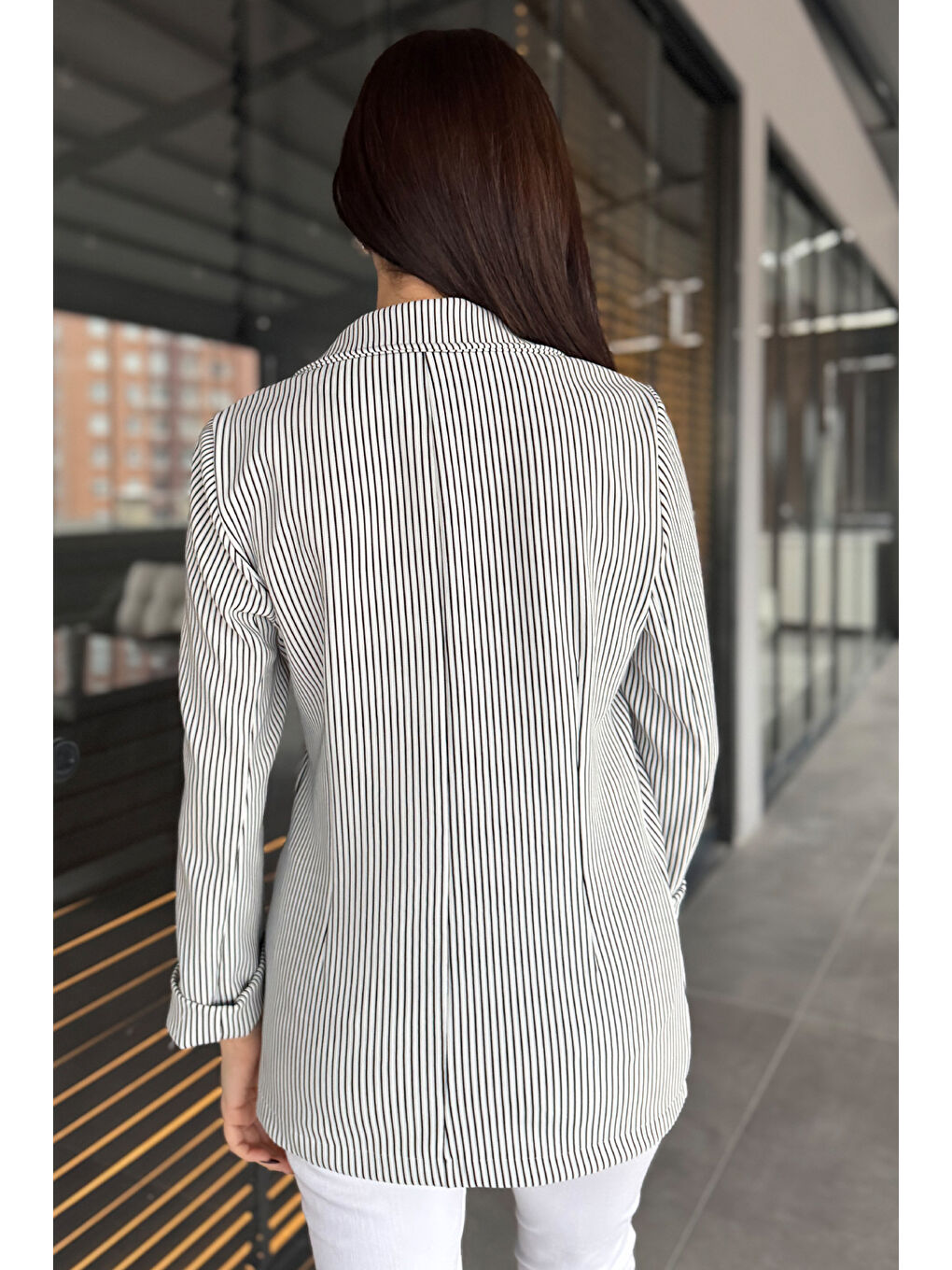 Beyaz Kadın Çizgili Duble Kol Blazer Ceket-3