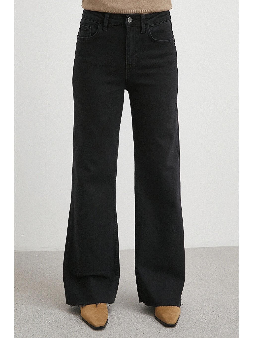 Push Up Kesik Geniş Paça Jean Siyah-4