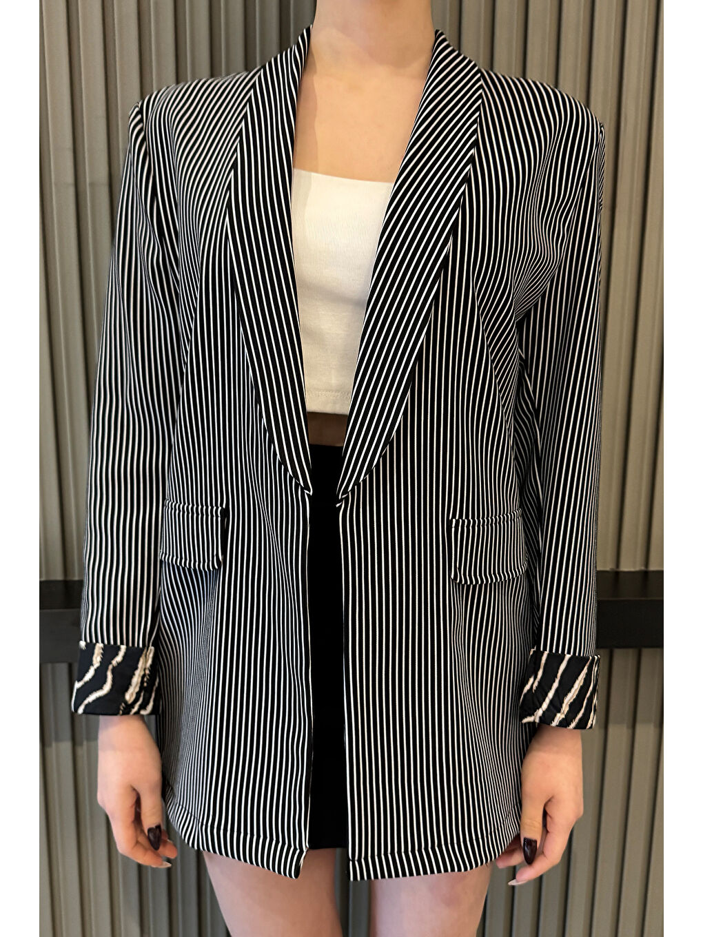 Siyah Kadın Çizgili Kol Detaylı Blazer Ceket-2