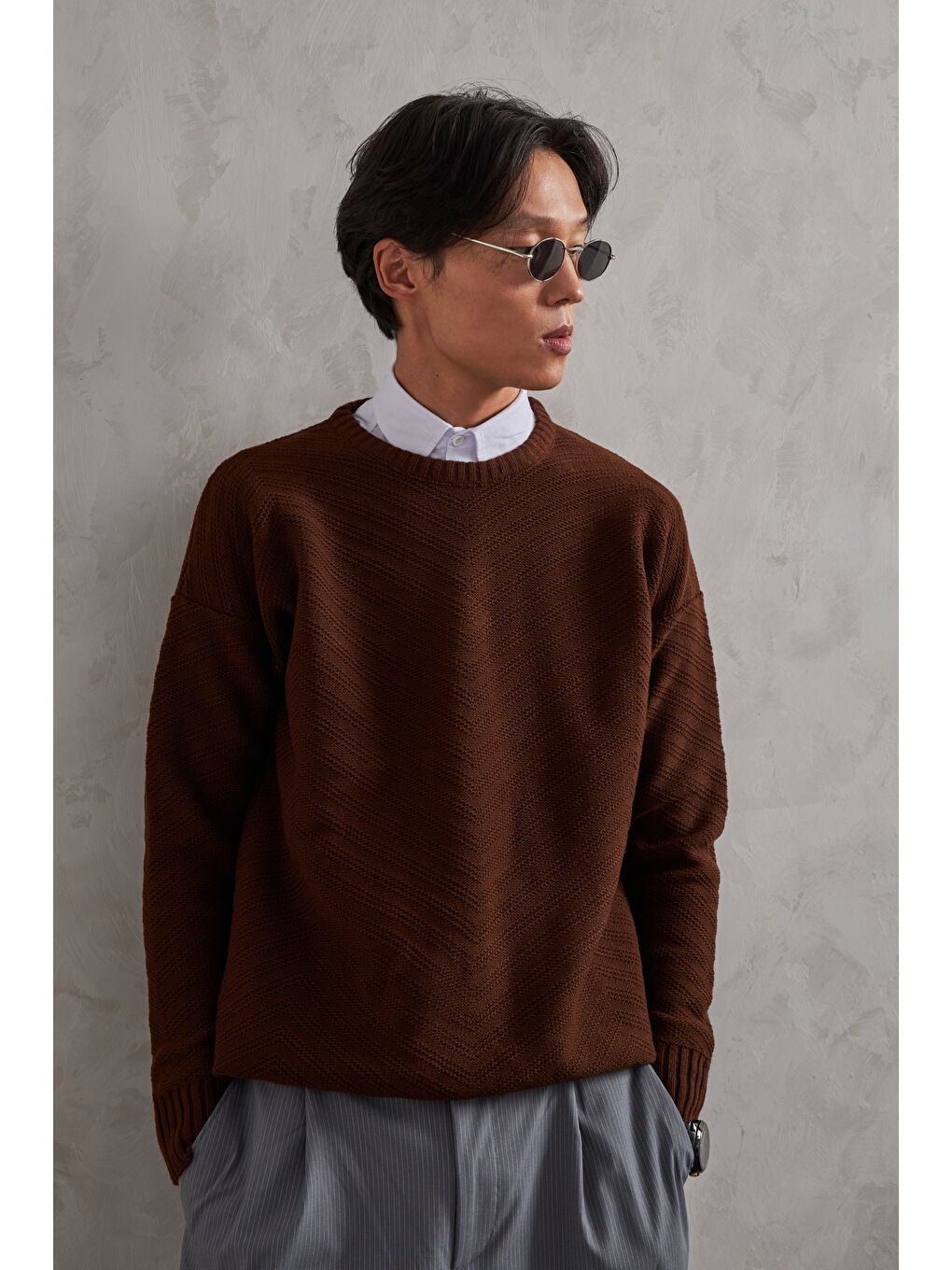 Kahverengi Erkek Bisiklet Yaka Oversize Ters Örgü Desen Kazak-1