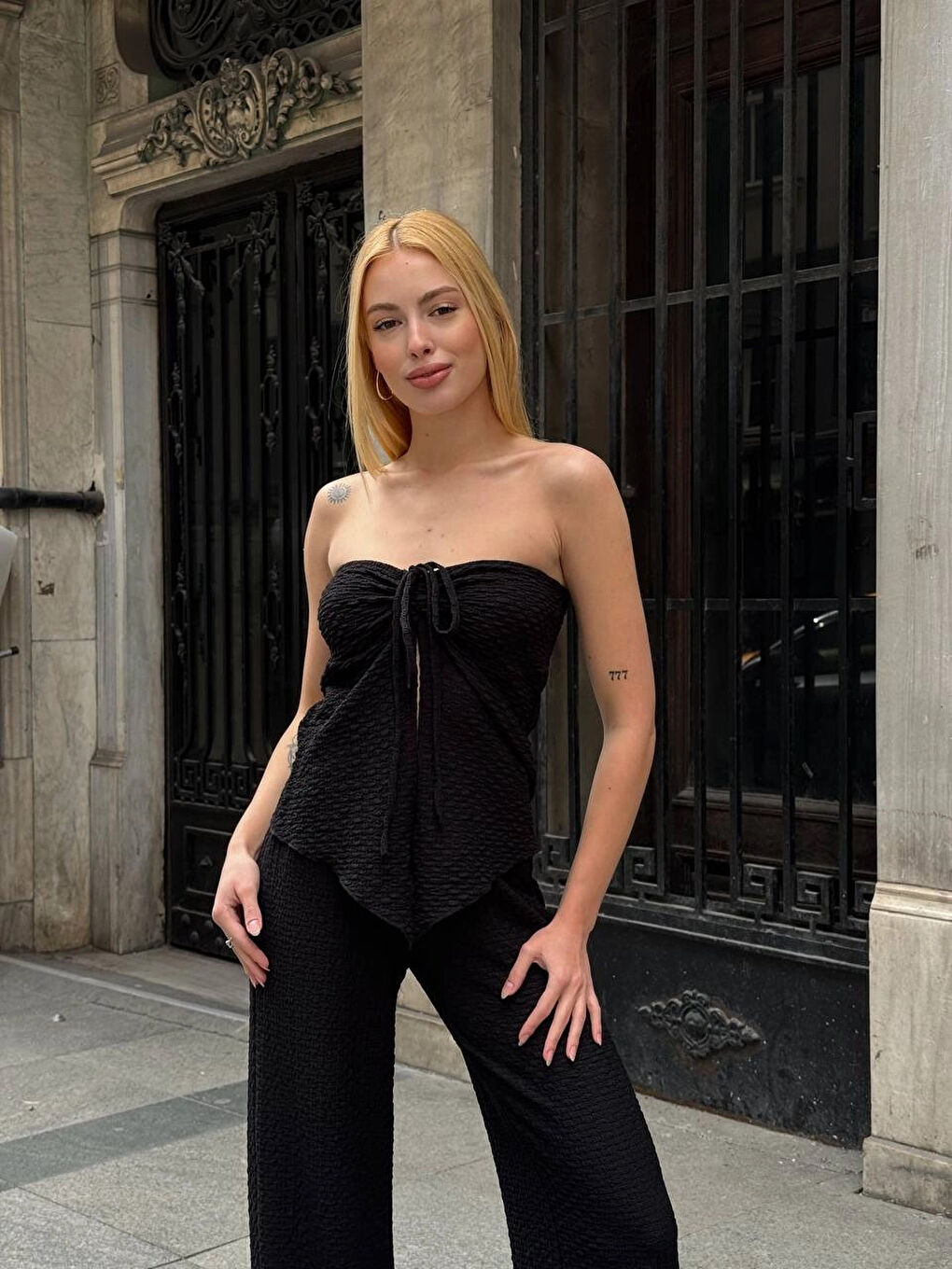 Kadın Siyah Boyundan Bağlamalı Staplez Bluz HZL25S-ZK13581