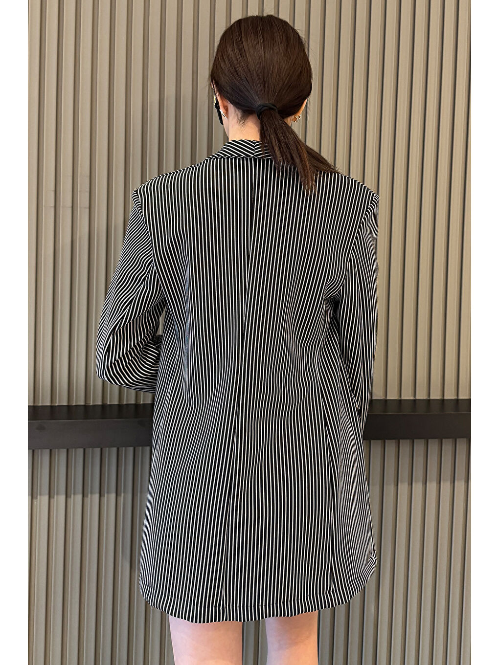 Siyah Kadın Çizgili Kol Detaylı Blazer Ceket-3