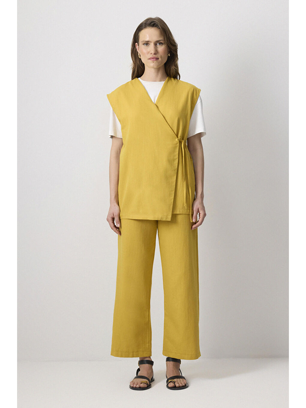 Sarı Doğal Dokulu Kruvaze Yelek Pantolon Takım