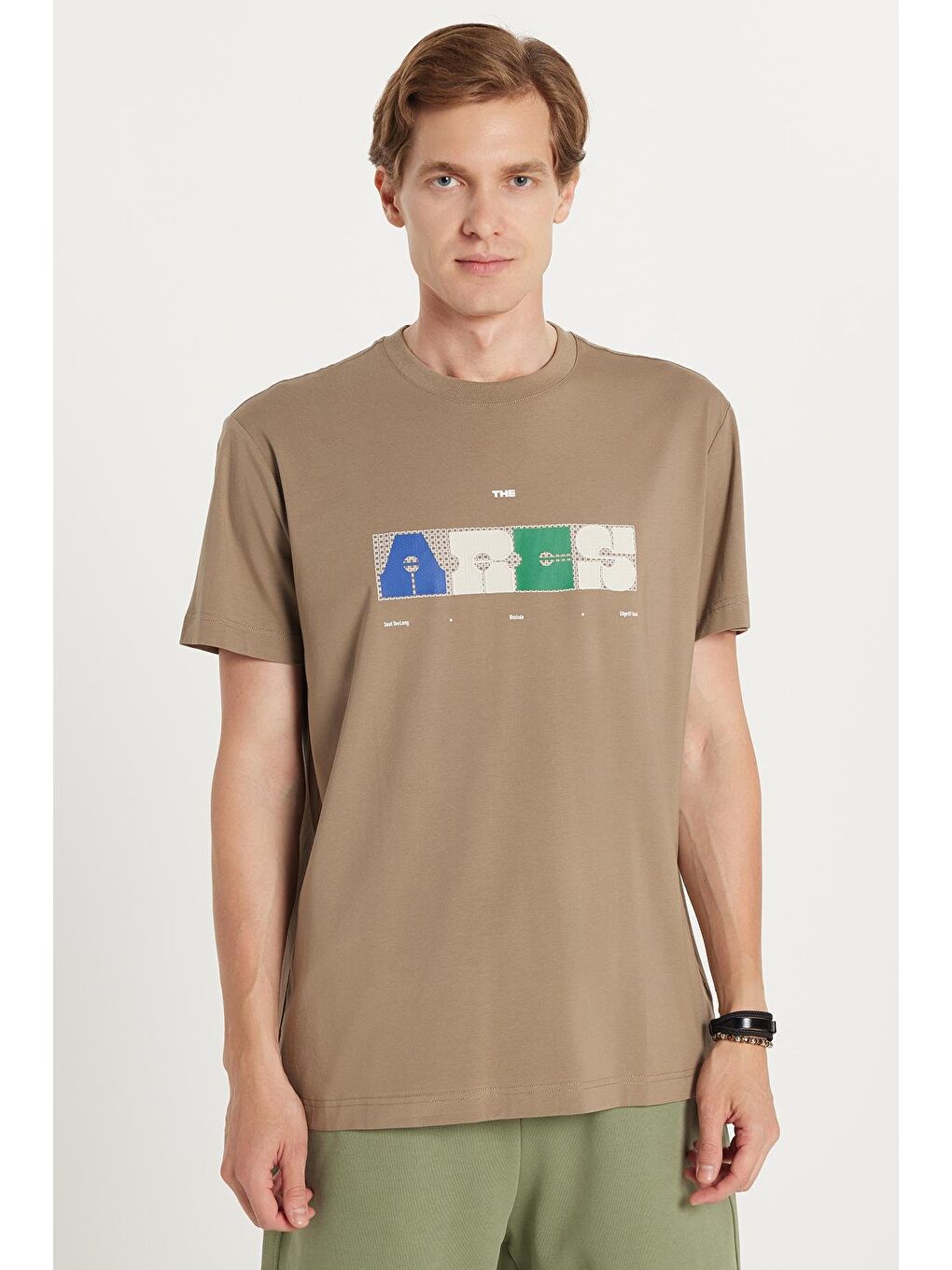 Relax Fit Rahat Kesim Pamuklu Ön Baskı Detaylı Bisiklet Yaka Kahverengi Erkek Tişört-3