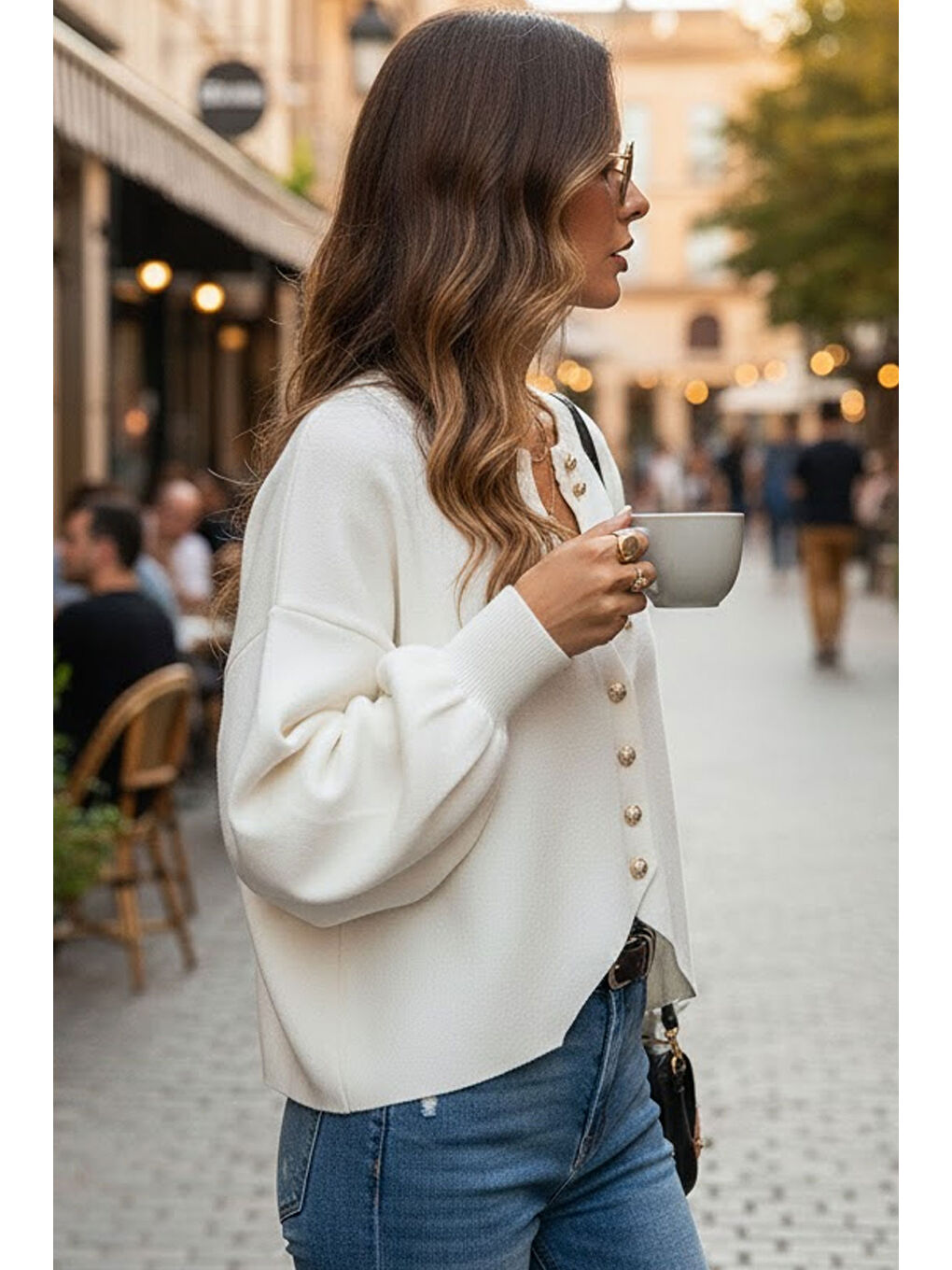 Beyaz Yumuşak Dokulu Mücevher Düğmeli Ceket Görünümlü Triko Hırka-1