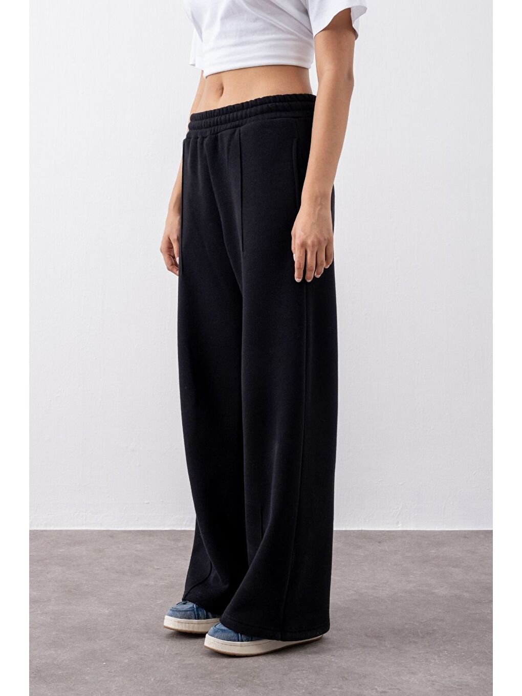 Kadın Chill Bol Paça Siyah Eşofman Alt-2