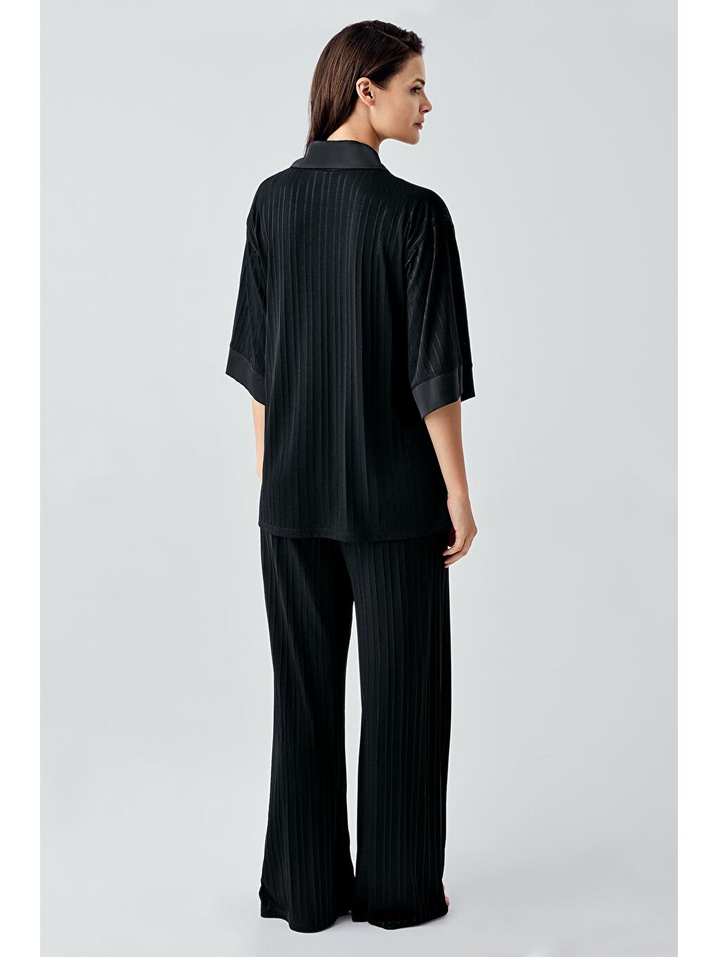 Siyah Truvakar Kol Düğmeli Saten Detaylı Esnek Viskoz Pijama Takım 17202-2