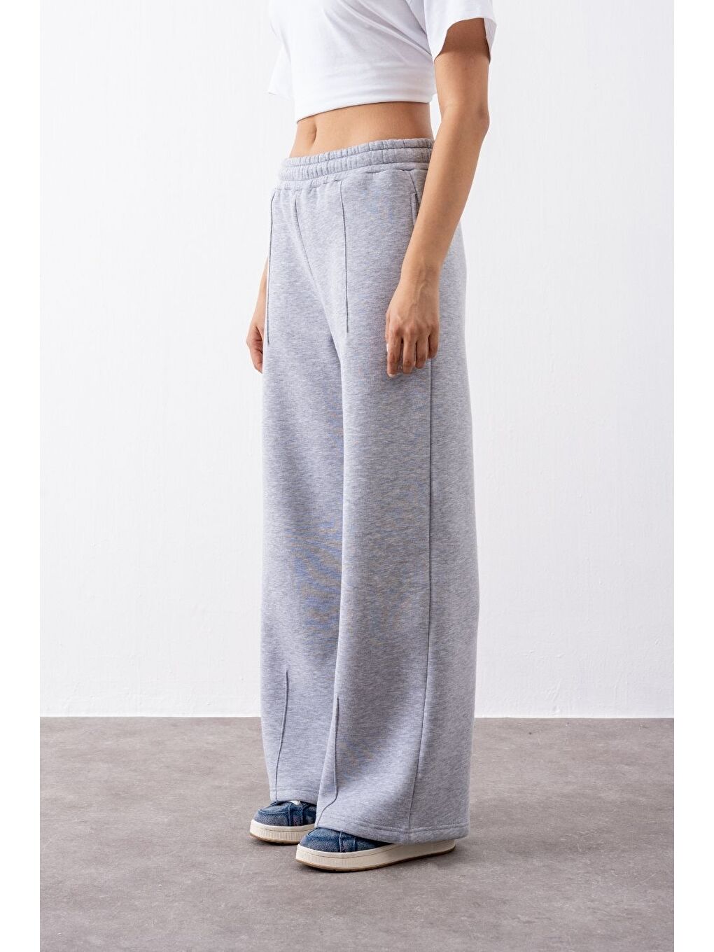 Kadın Chill Bol Paça Gri Eşofman Alt-1
