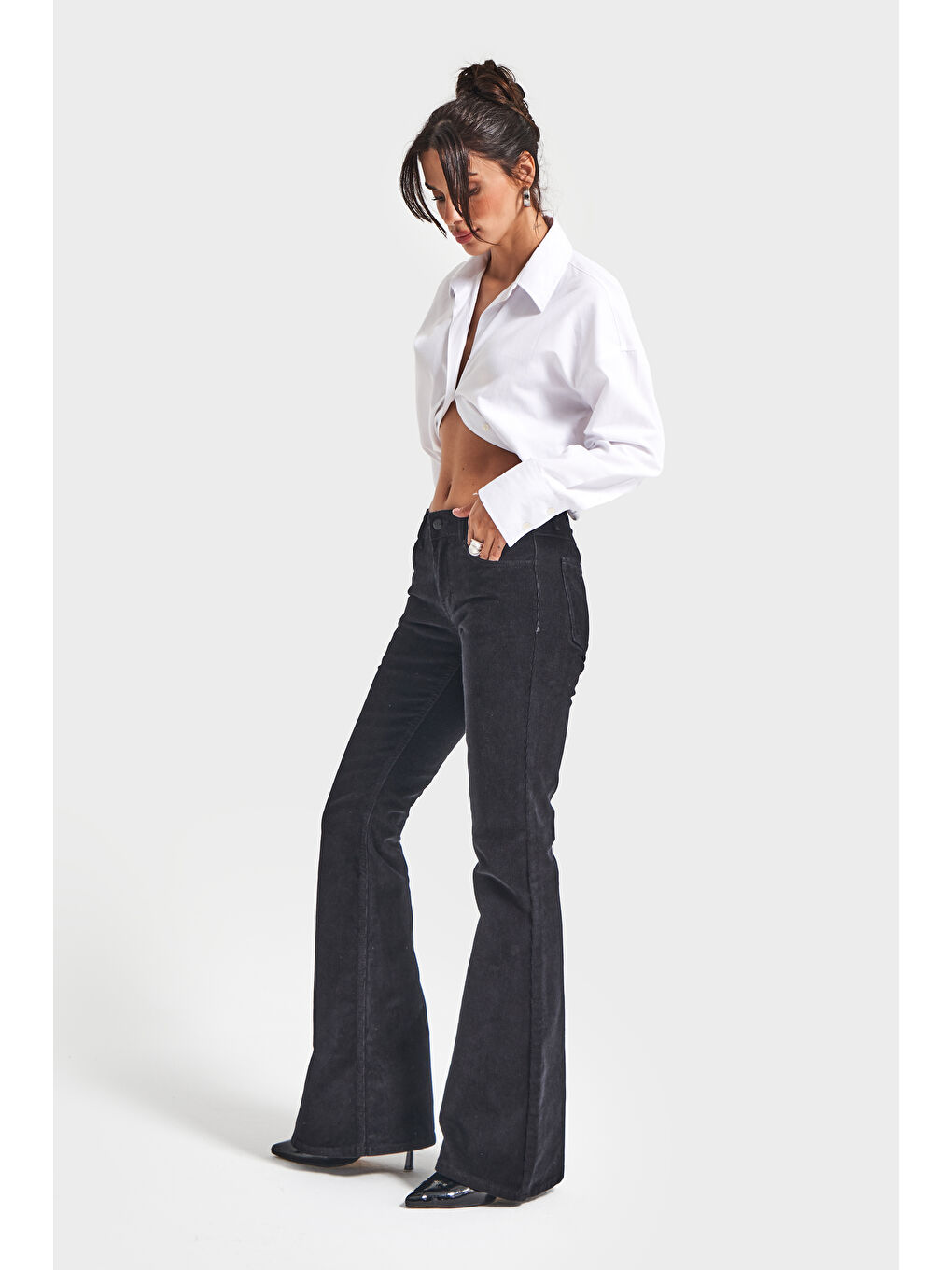 Kadın Siyah Renk 26w5-1 Low Waist Flare Fit İnce Fitilli Velvet Kadife Kumaş Pantolon-2