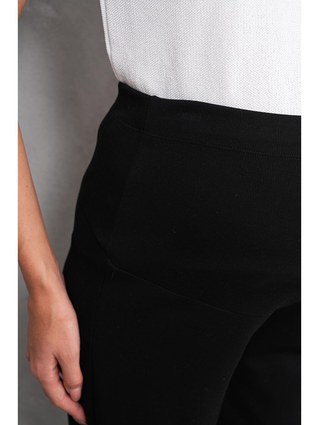 Siyah Hamile ve Lohusa İspanyol Paça Bel Ayarlanabilir Modal Kumaş Eşofman Altı-3