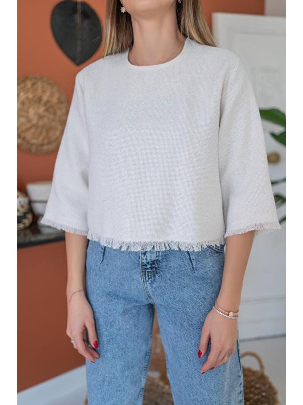 Beyaz Püskül Detaylı Bluz
