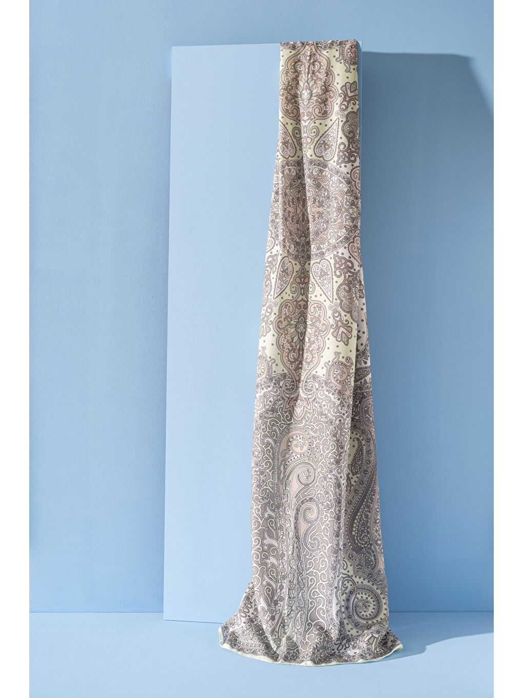 Yeşil Kadın Etnik Desen Soft Tlos Şal