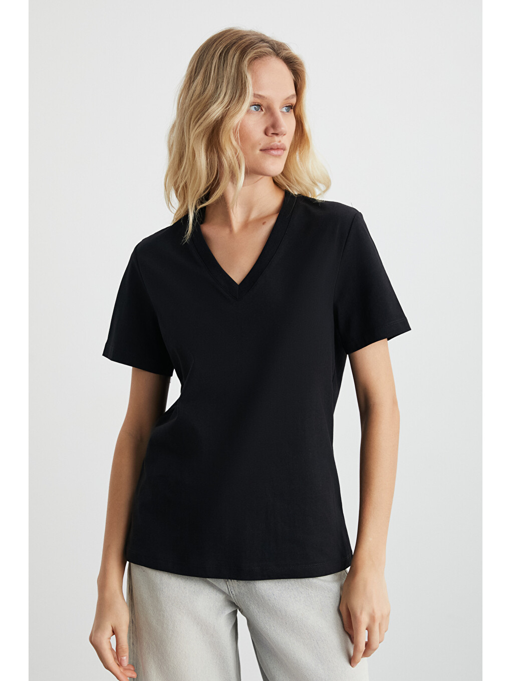 Siyah ALINE Kadın %100 organik Pamuk Derin V Yakalı Comfort Fit SİYAH T-Shirt