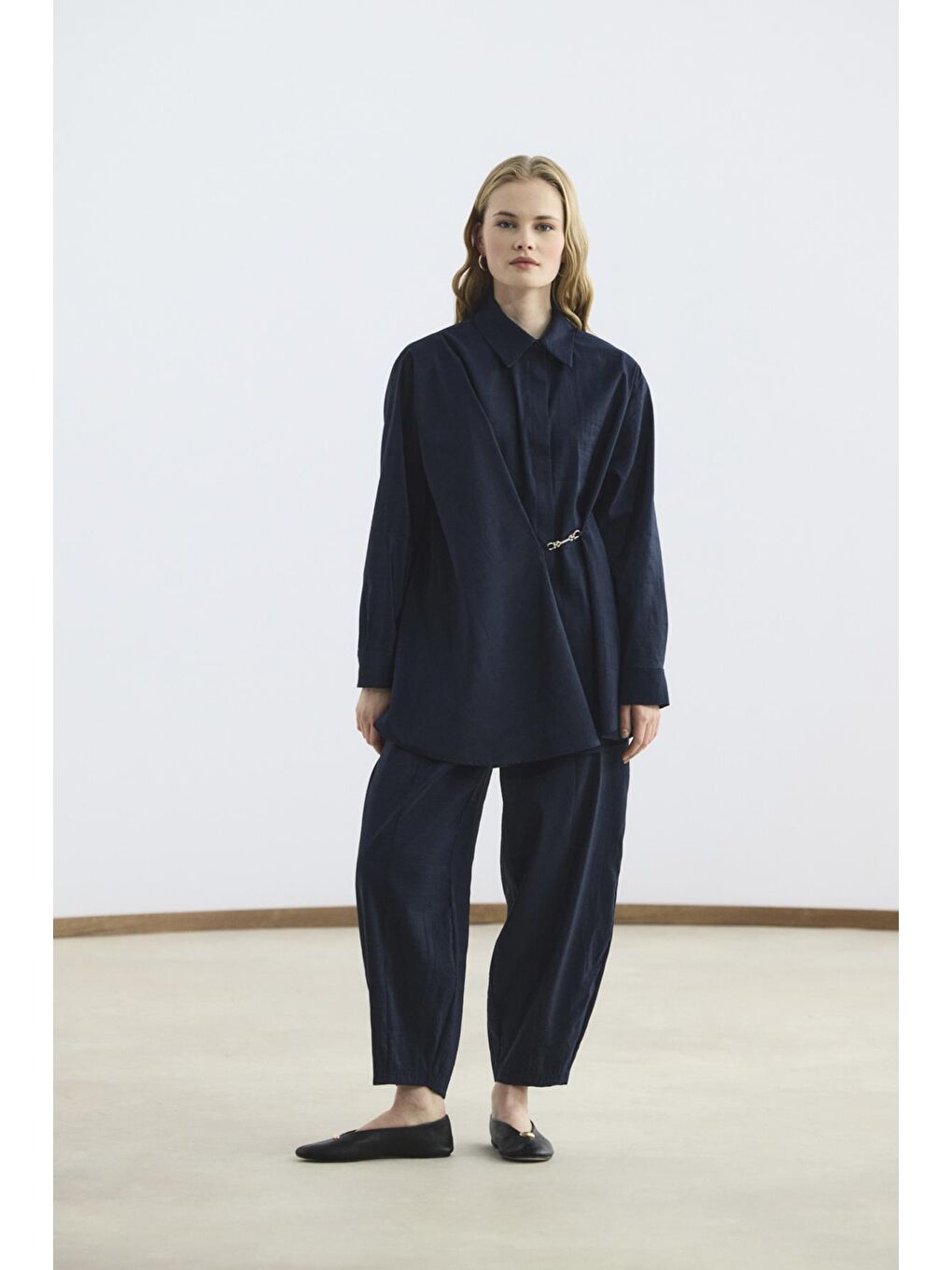 Toka Detaylı Anvelop Gömlek Pantolon Takım Lacivert-3