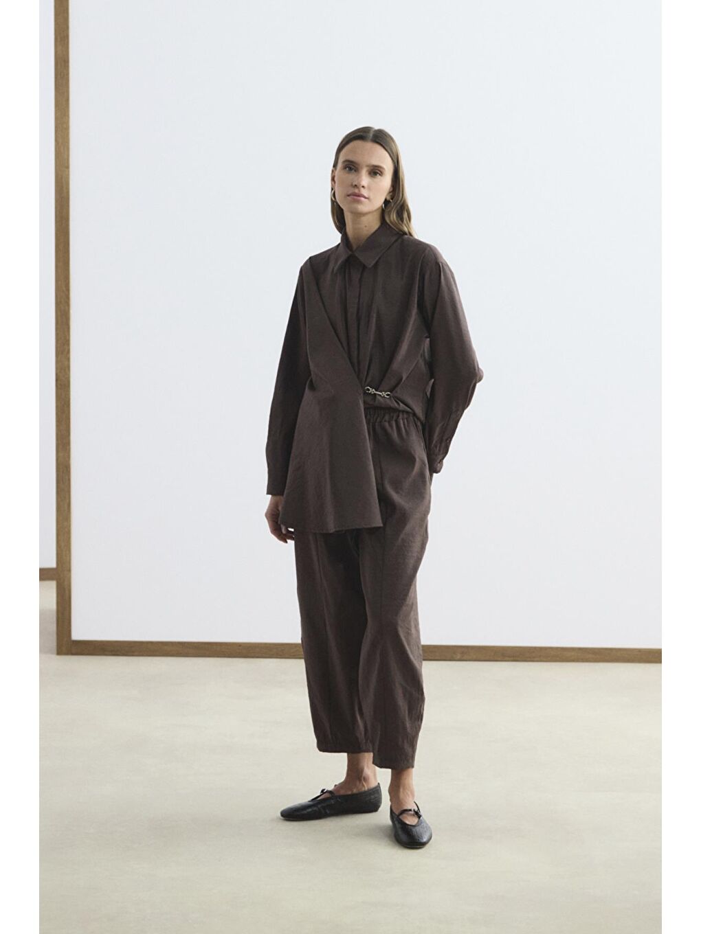 Toka Detaylı Anvelop Gömlek Pantolon Takım Kahverengi-5