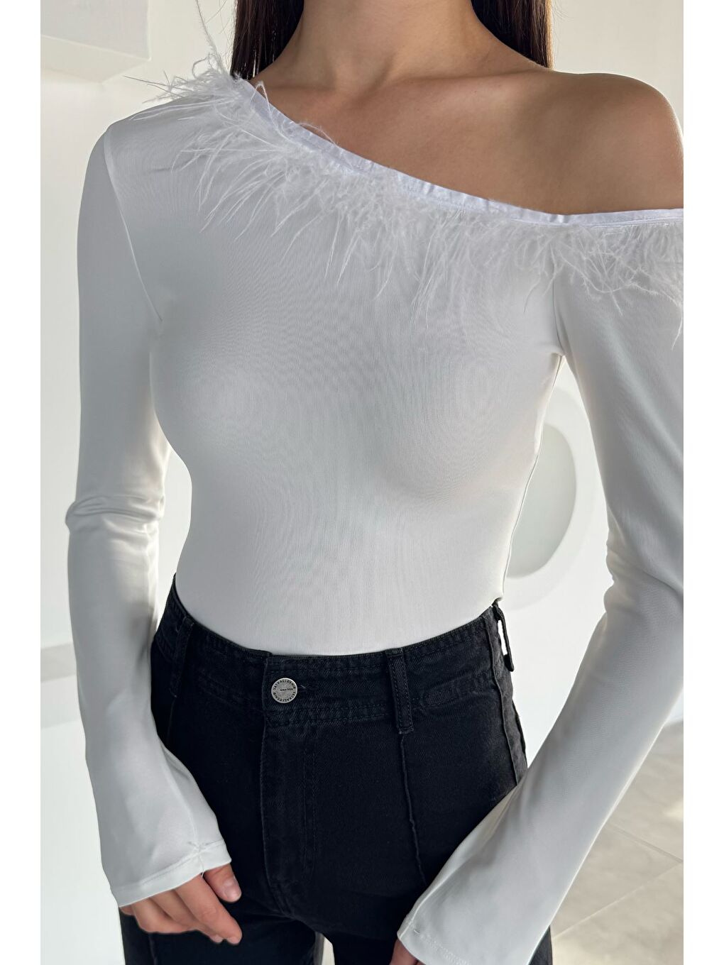 Ekru Kadın Omuz Dekolteli Ön Tüylü Elastanlı Bluz-2