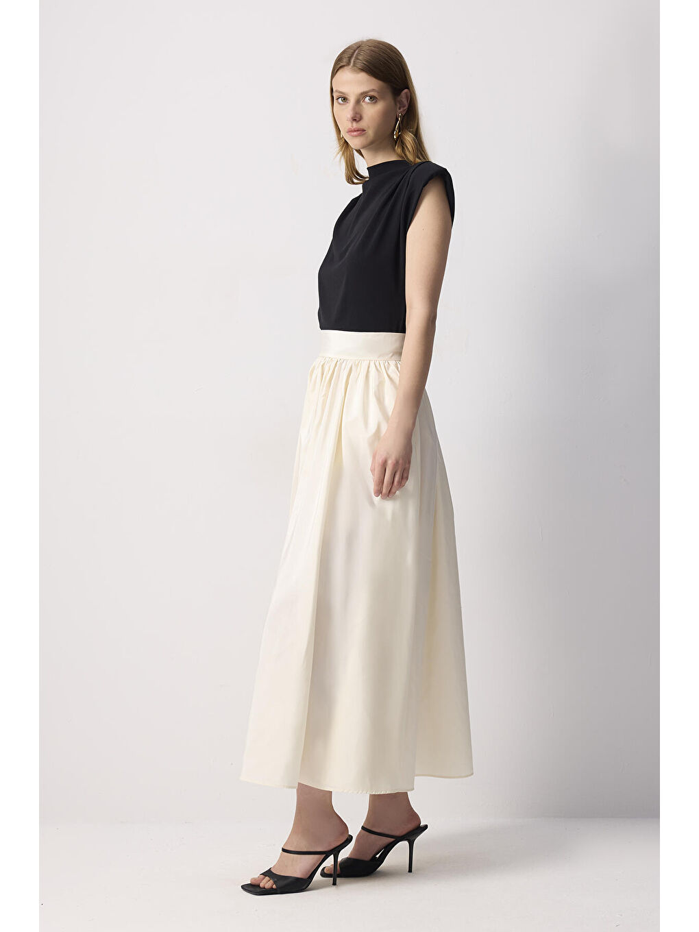 Ekru Beli Büzgülü Tafta Etek-2