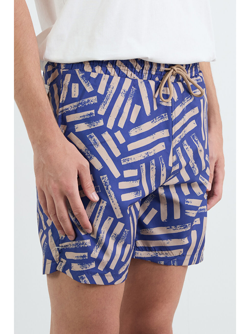 Bej Çizgi Baskılı Cepli Deniz Şortu-4