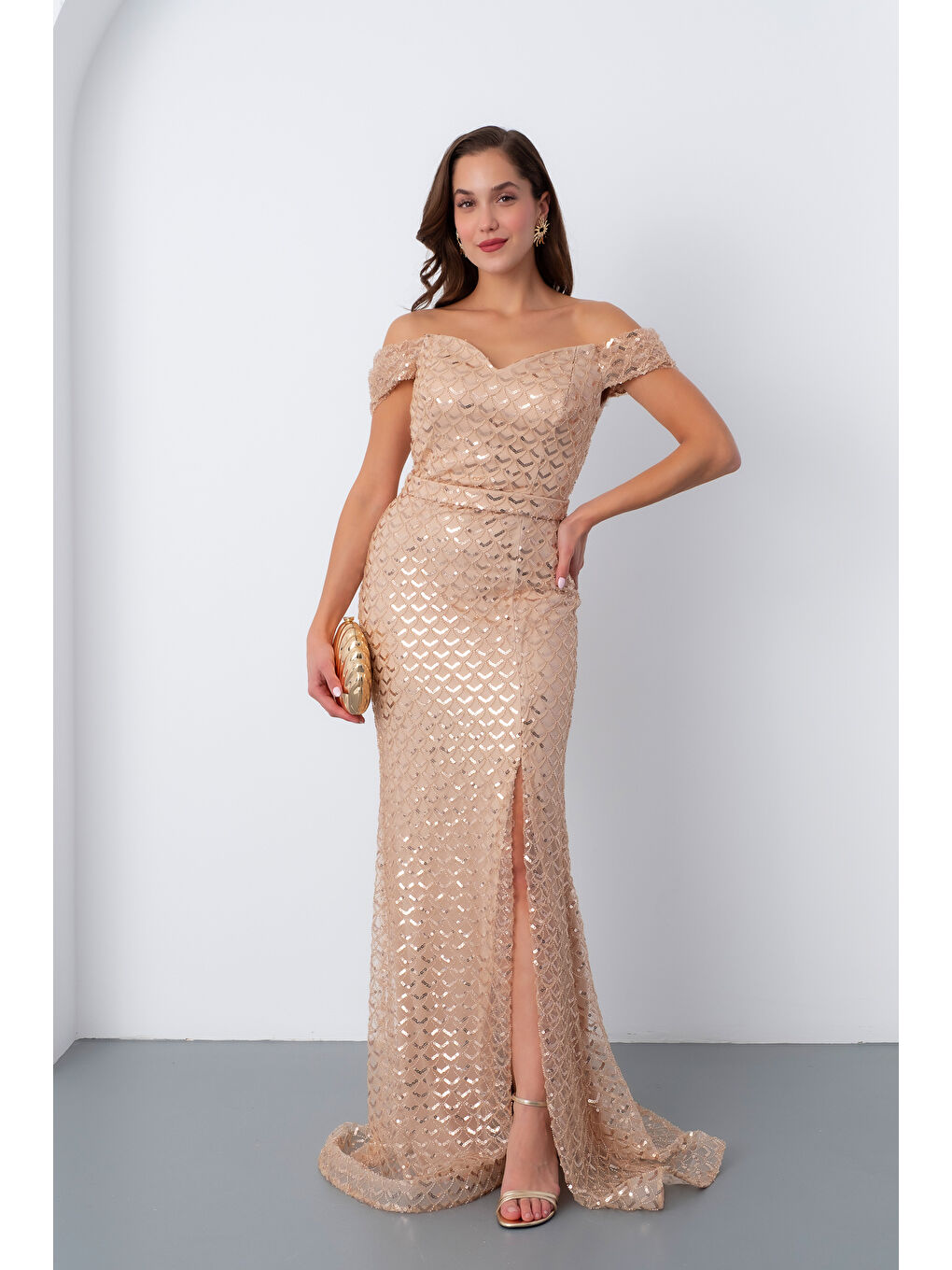 Sarı Kadın Gold Madonna Yaka Boncuklu Uzun Balık Abiye Elbise-1