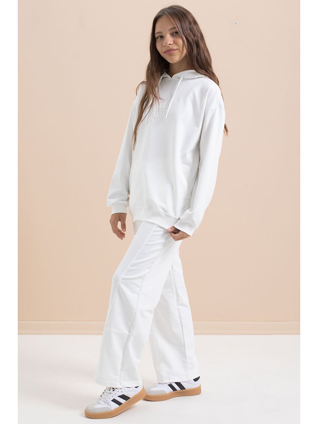 Beyaz Yazı Baskılı Kapüşonlu Geniş Paça Kız Çocuk Eşofman Takımı 21433-3