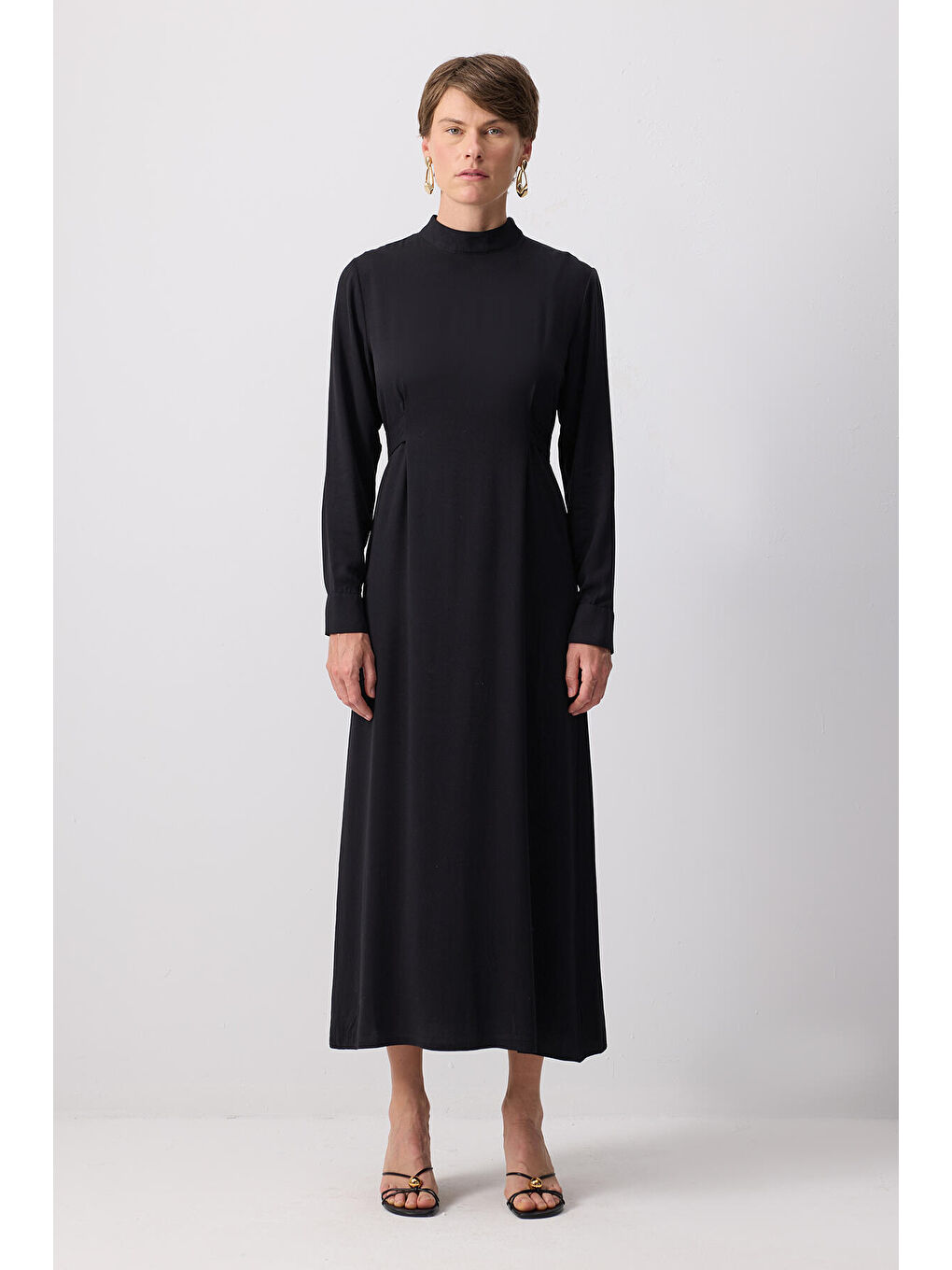 Siyah Belden Bağlamalı Viskon Elbise