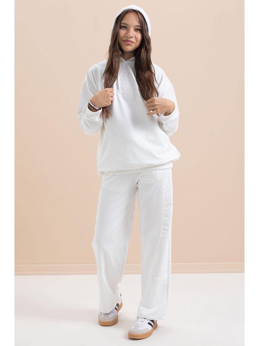 Beyaz Yazı Baskılı Kapüşonlu Geniş Paça Kız Çocuk Eşofman Takımı 21433-4