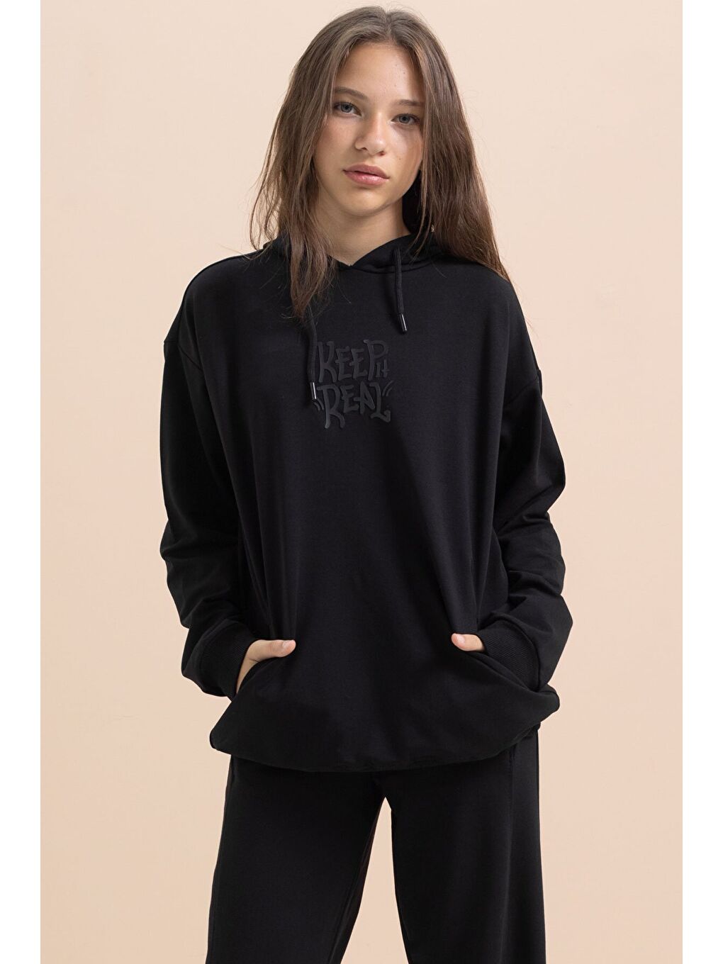 Siyah Yazı Baskılı Kapüşonlu Geniş Paça Kız Çocuk Eşofman Takımı 21429-1