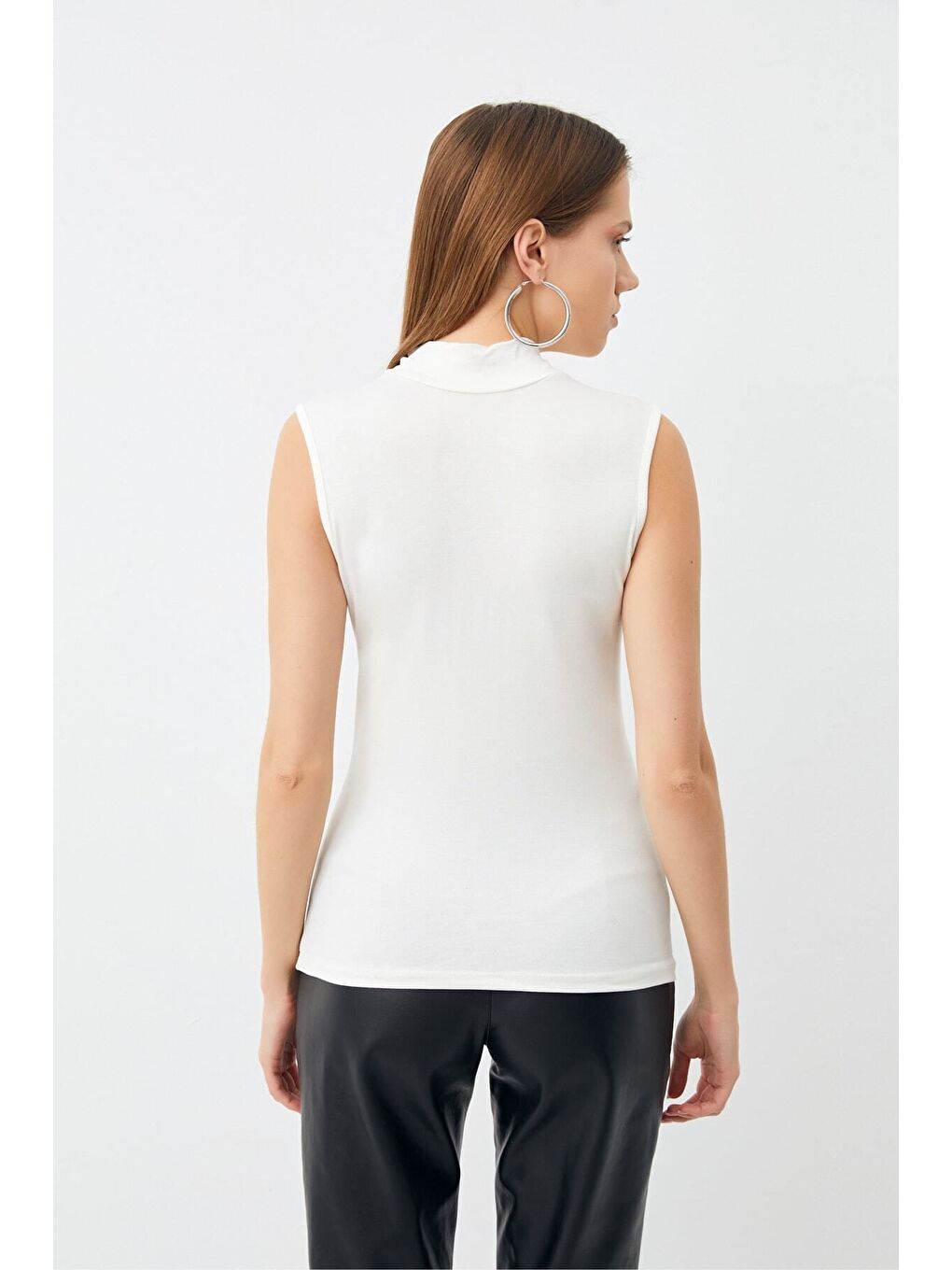 Kadın Beyaz Kolsuz Body-2