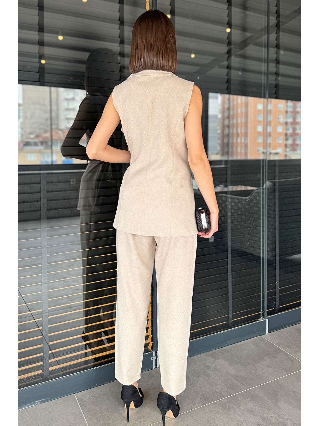 Bej Kadın Broş Detaylı Yelek Pantolon İkili Takım-3