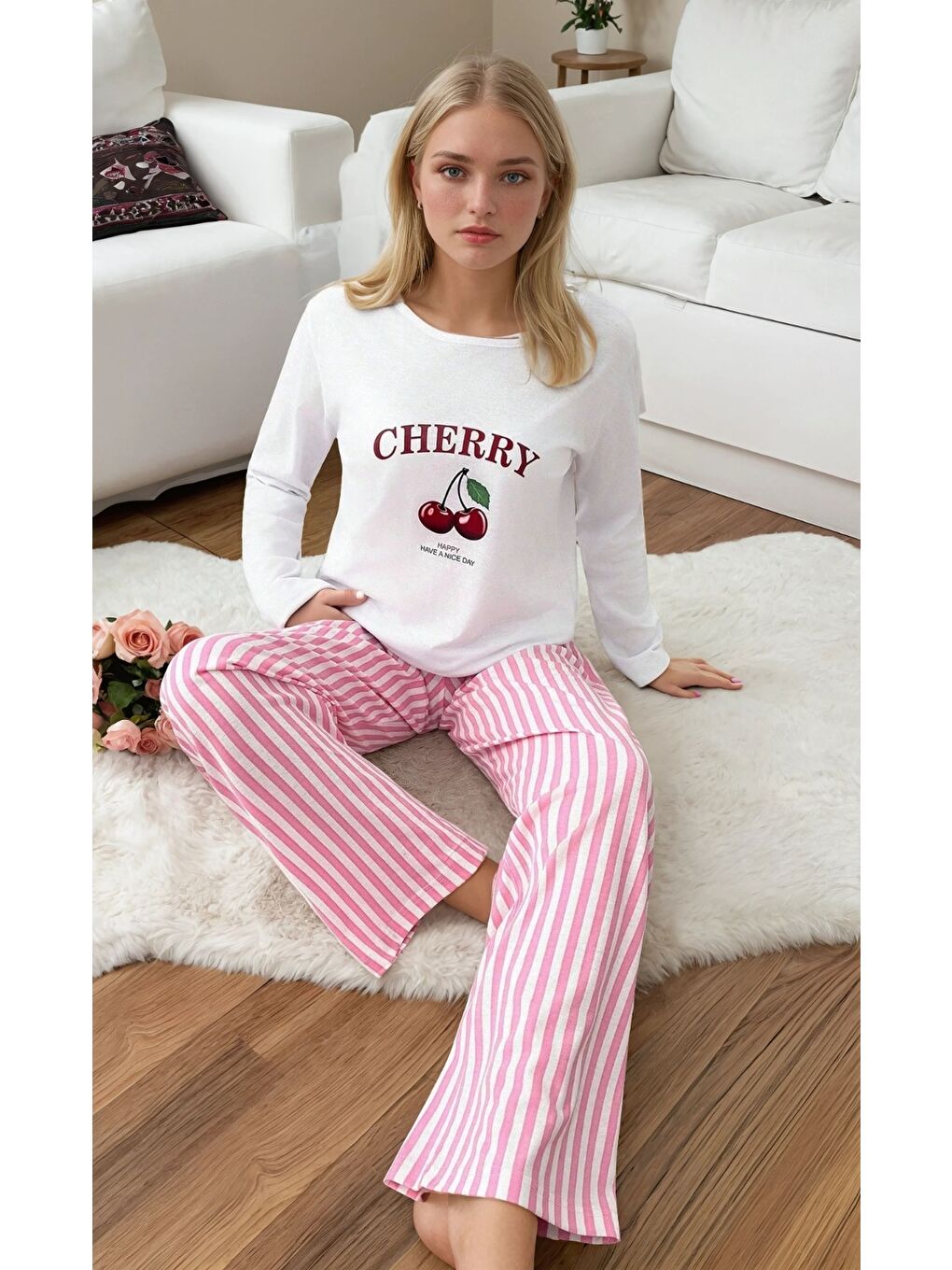 Beyaz Cherry Baskılı Çizgili Kadın Pijama Takımı-1