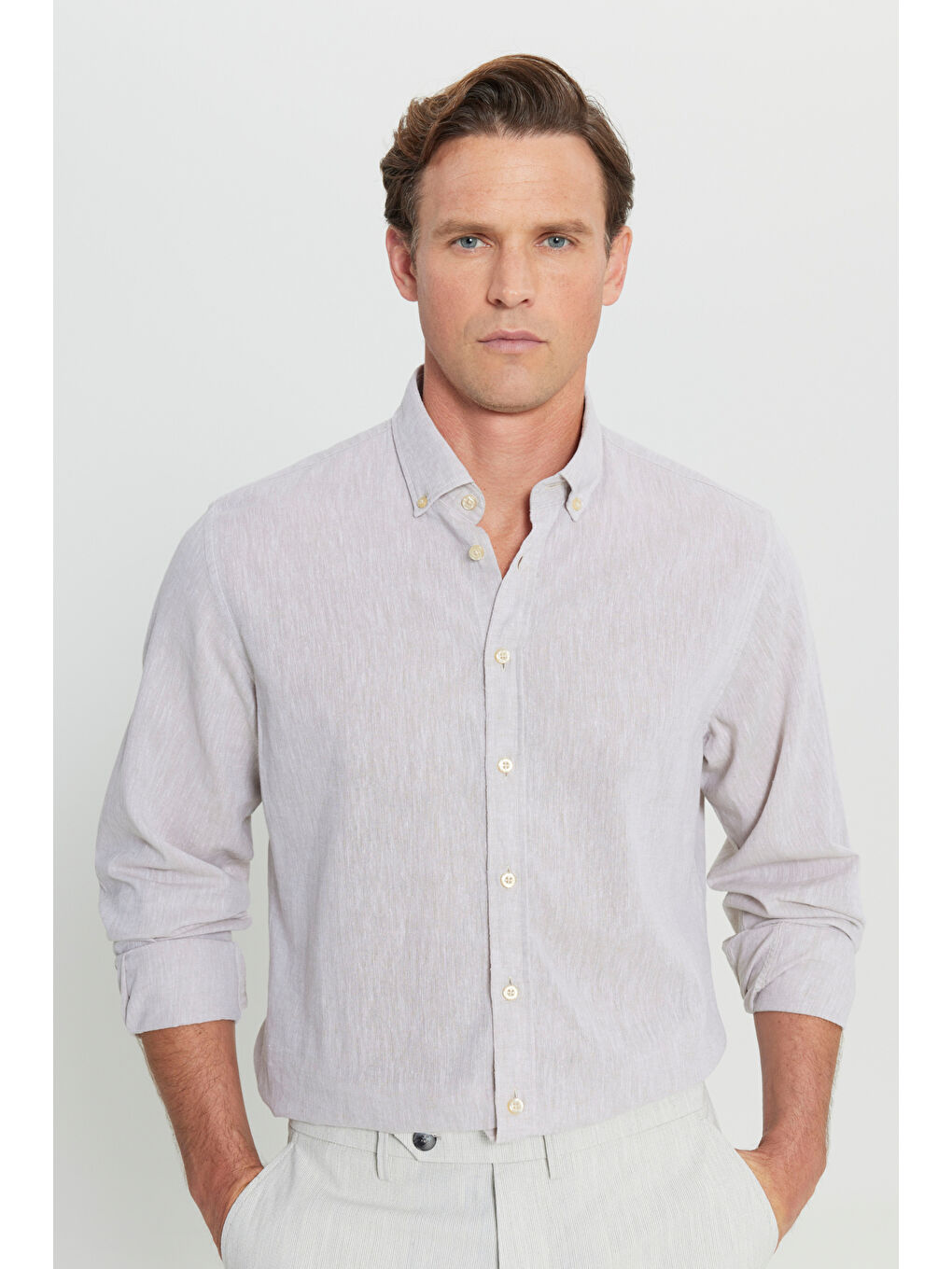 Erkek Bej Pamuklu Keten Comfort Fit Rahat Kesim Düğmeli Yaka Armürlü Gömlek-3