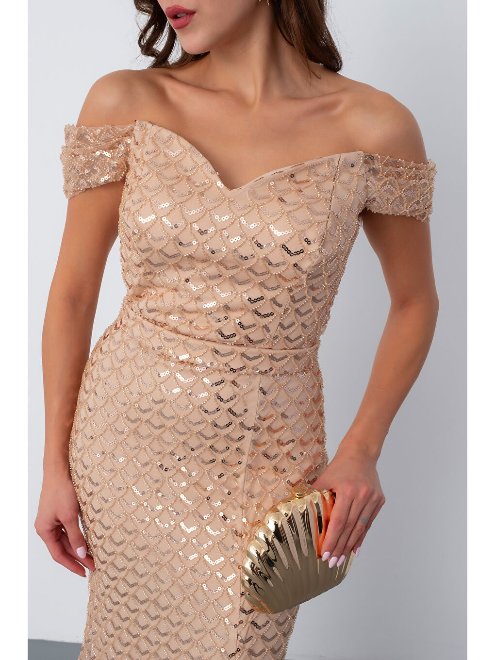 Sarı Kadın Gold Madonna Yaka Boncuklu Uzun Balık Abiye Elbise-4