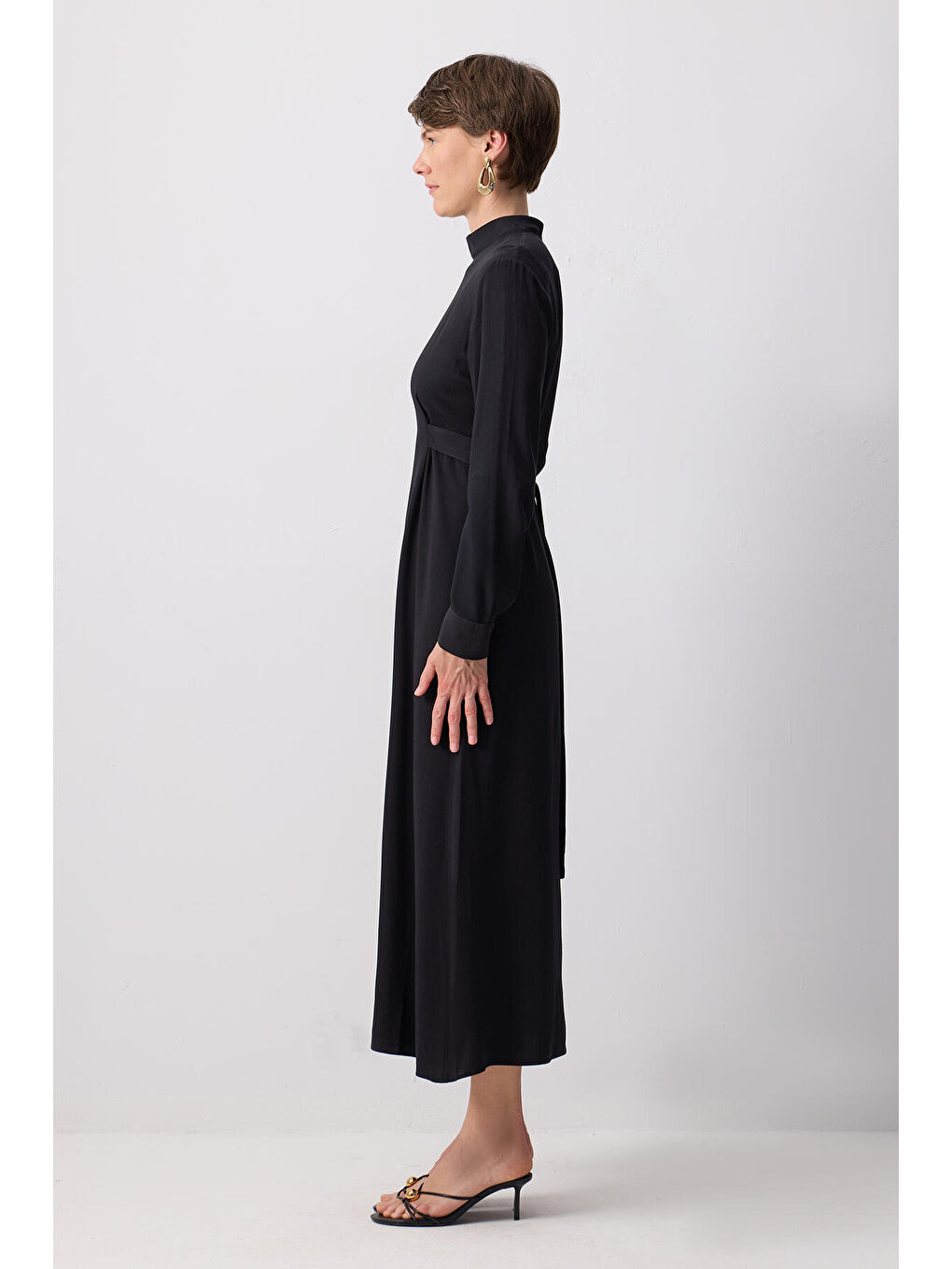 Siyah Belden Bağlamalı Viskon Elbise-1