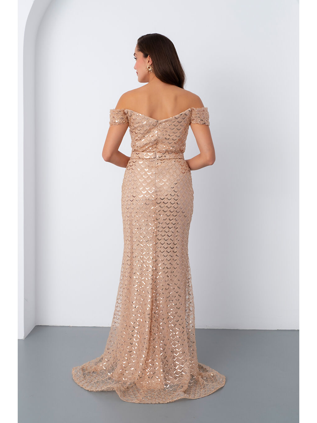 Sarı Kadın Gold Madonna Yaka Boncuklu Uzun Balık Abiye Elbise-5