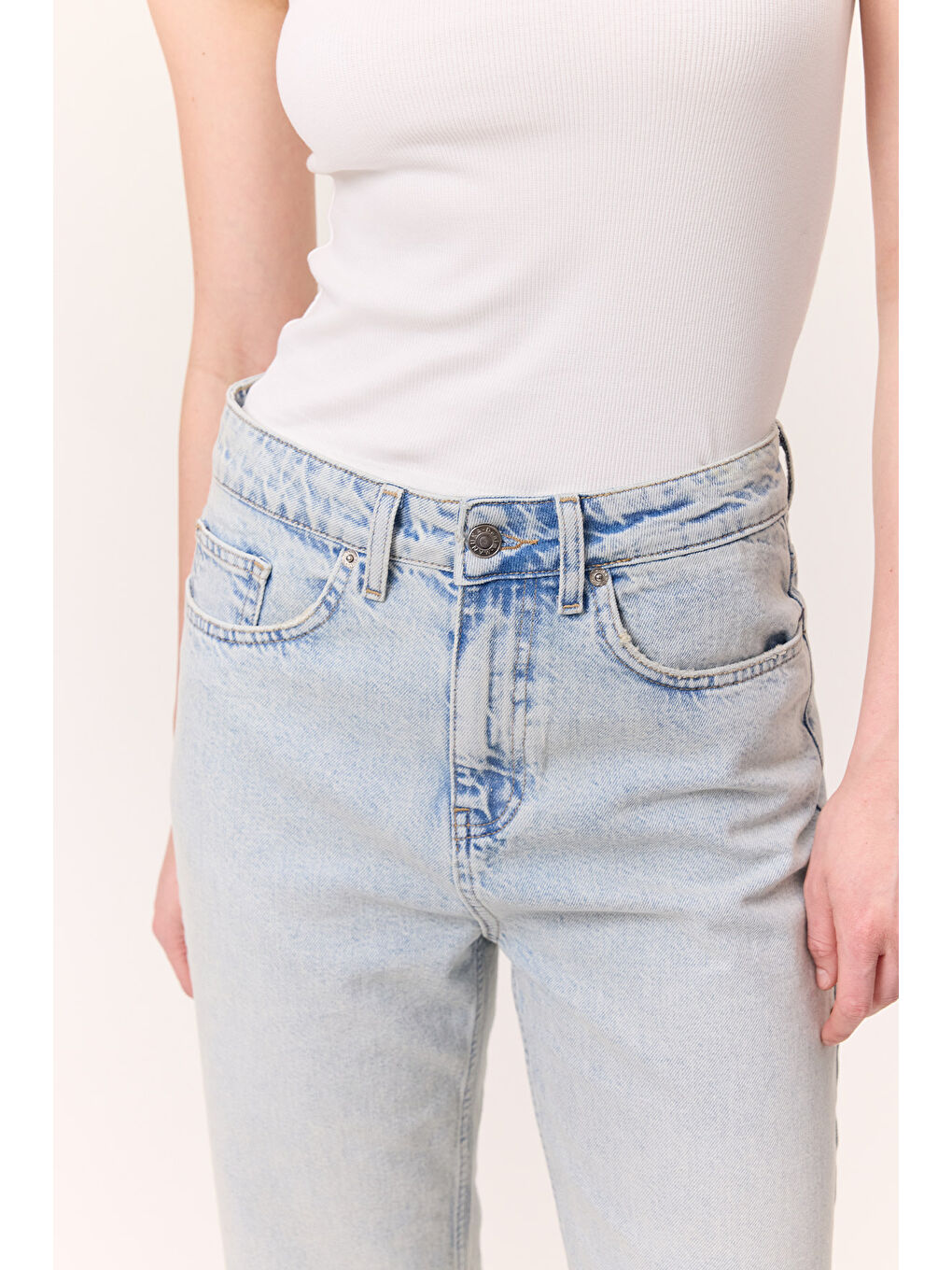 Yüksek Bel Mom Fıt Jean Buz Mavi-5