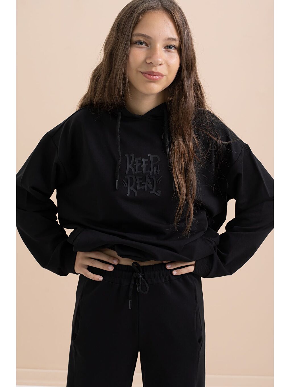 Siyah Yazı Baskılı Kapüşonlu Geniş Paça Kız Çocuk Eşofman Takımı 21429-4