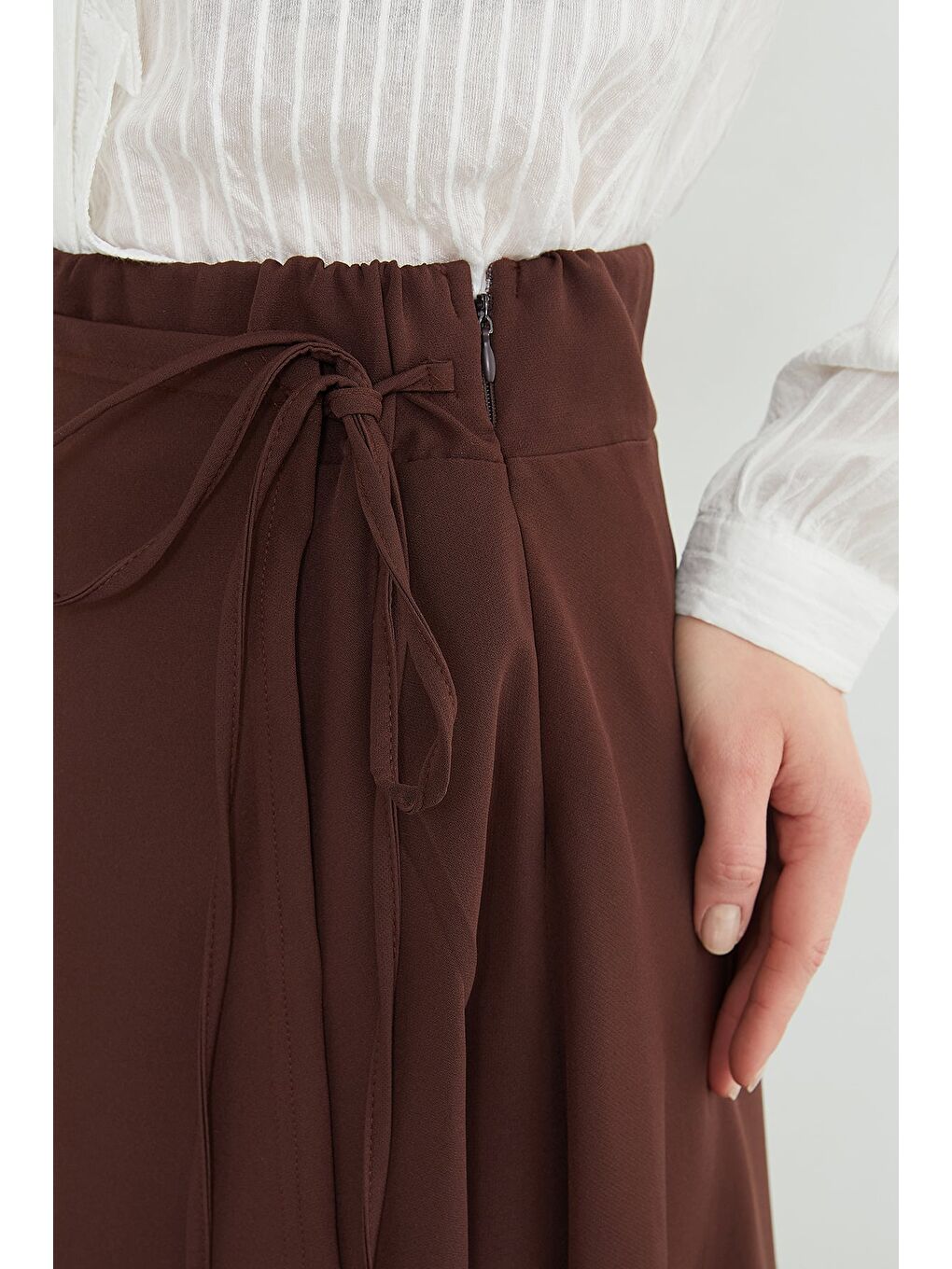 Kahverengi Yandan Bağlamalı Katlı Maxi Boy Etek-4