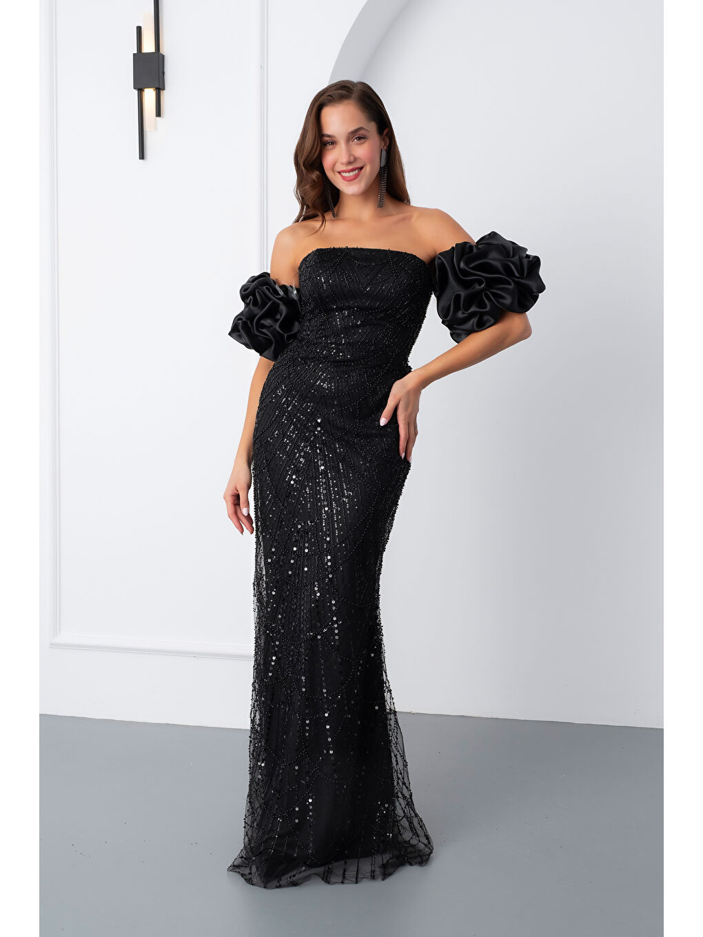 Kadın Siyah Kol Detay Boncuklu Uzun Abiye Elbise