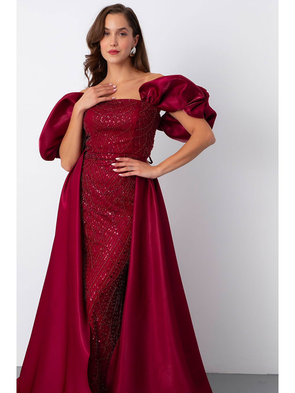 Kadın Bordo Dar Kalıp Kayık Yaka Saten Kuyruklu Uzun Boncuklu Abiye-2