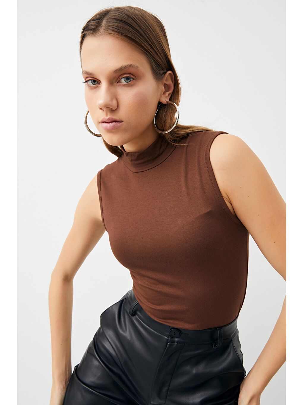 Kahverengi Kadın Acı Kahve Kolsuz Body-1