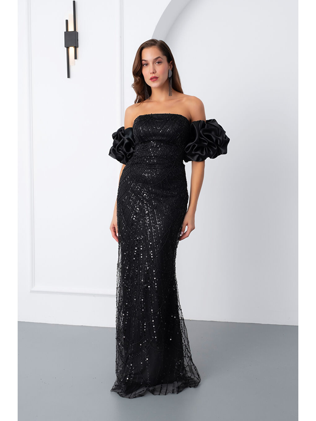 Kadın Siyah Kol Detay Boncuklu Uzun Abiye Elbise-1