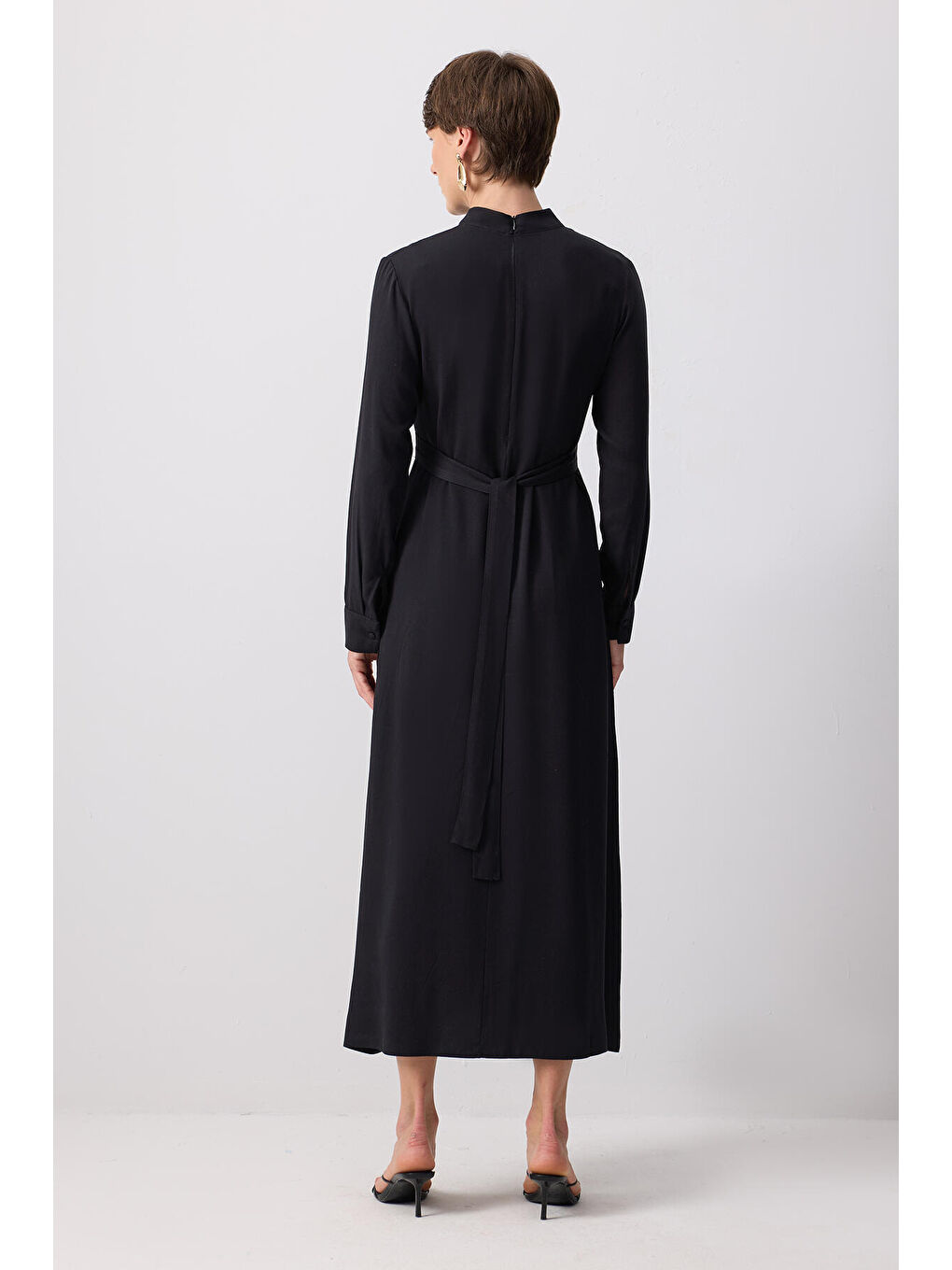 Siyah Belden Bağlamalı Viskon Elbise-2