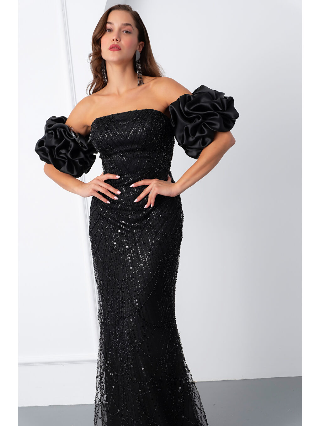 Kadın Siyah Kol Detay Boncuklu Uzun Abiye Elbise-2