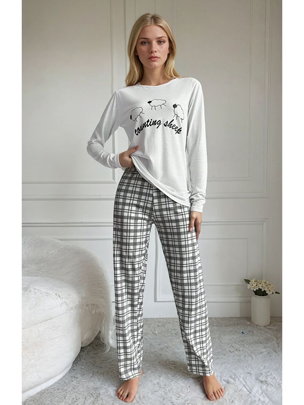 Beyaz Sheep Baskılı Kareli Kadın Pijama Takımı