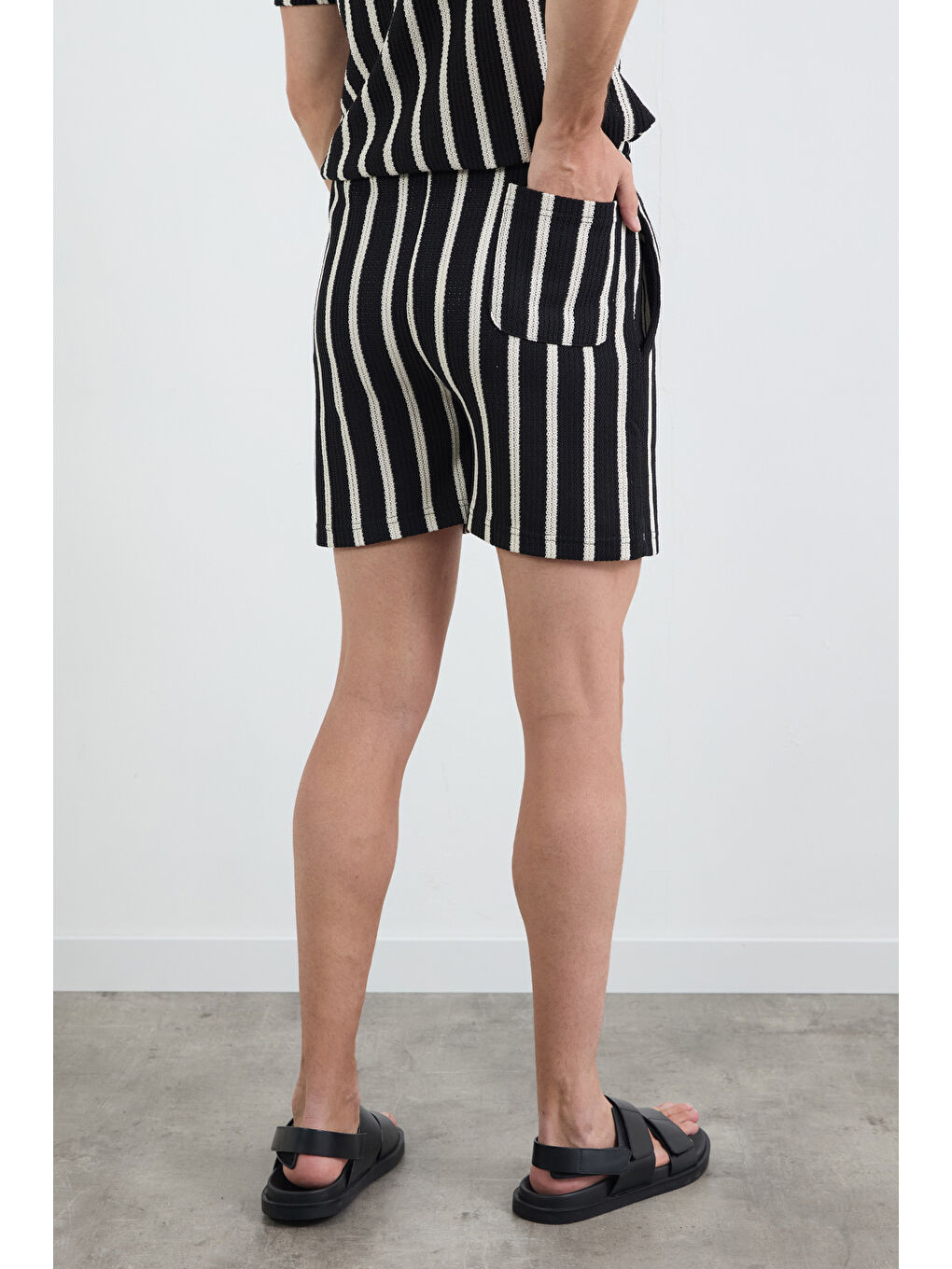 Ekru Çizgili Beli Bağlamalı Triko Şort-3