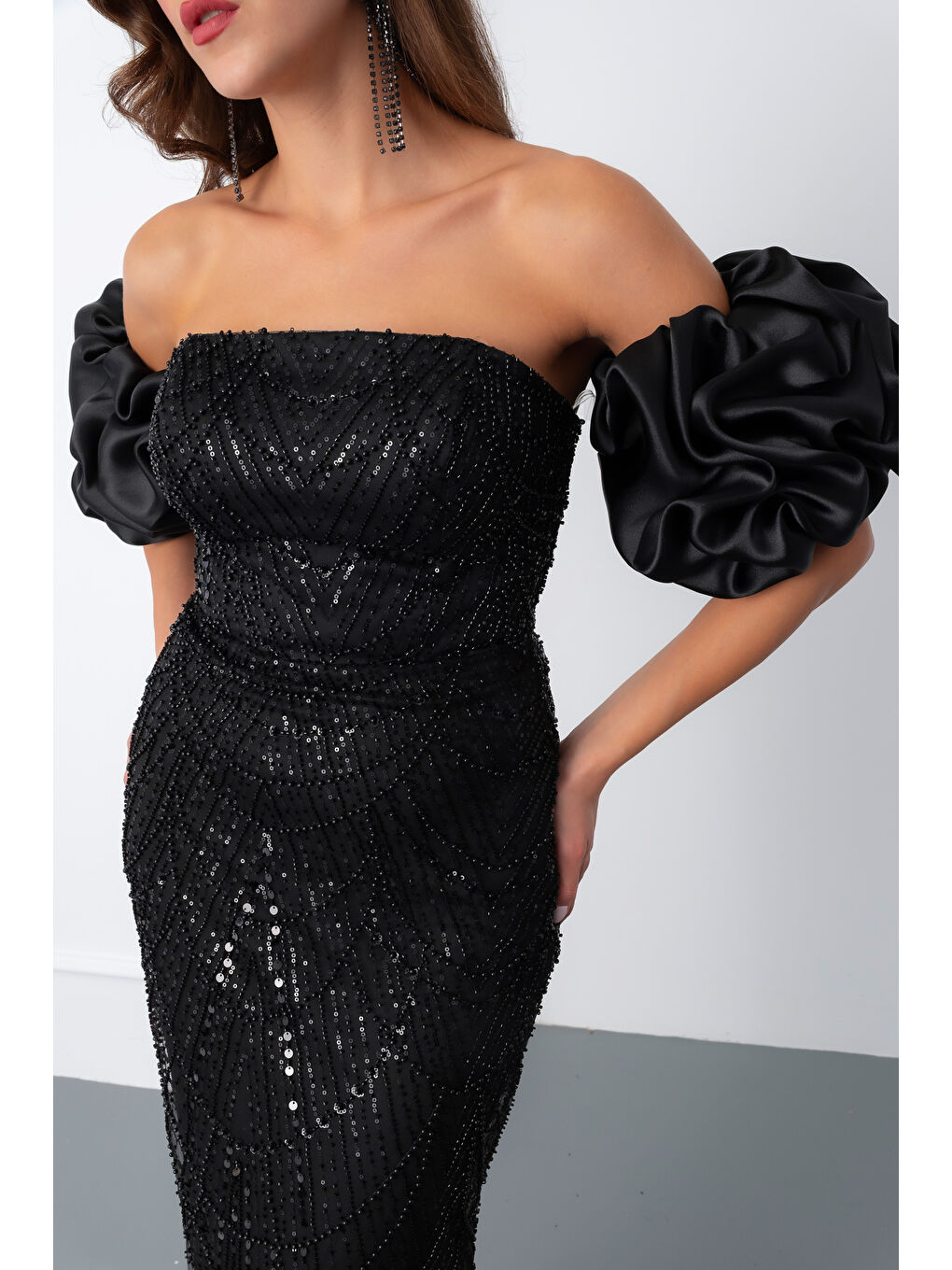 Kadın Siyah Kol Detay Boncuklu Uzun Abiye Elbise-3