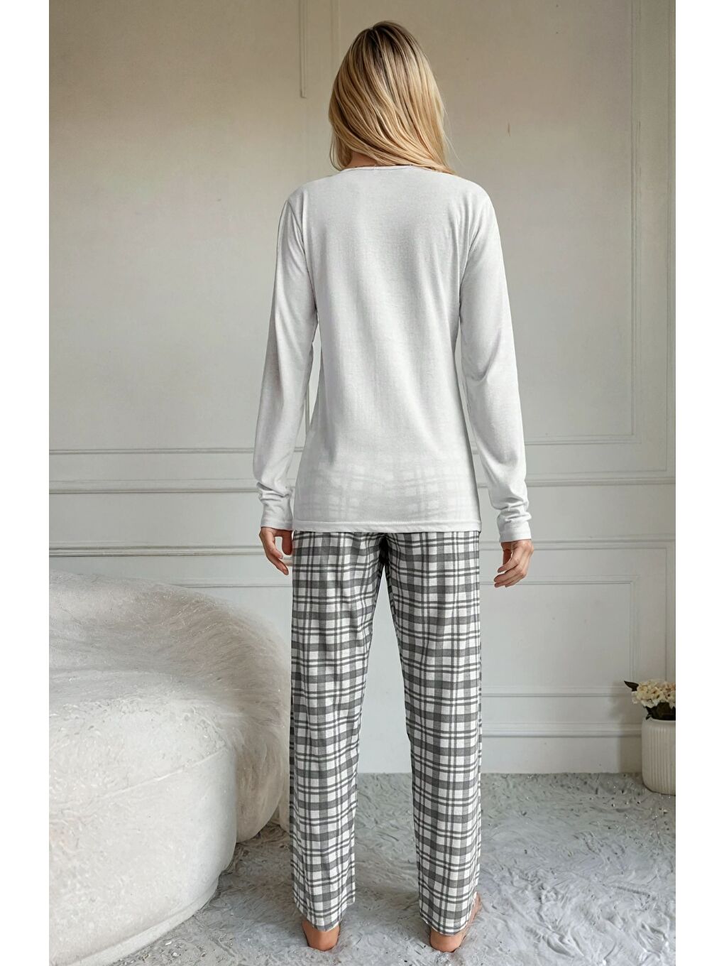 Beyaz Sheep Baskılı Kareli Kadın Pijama Takımı-1