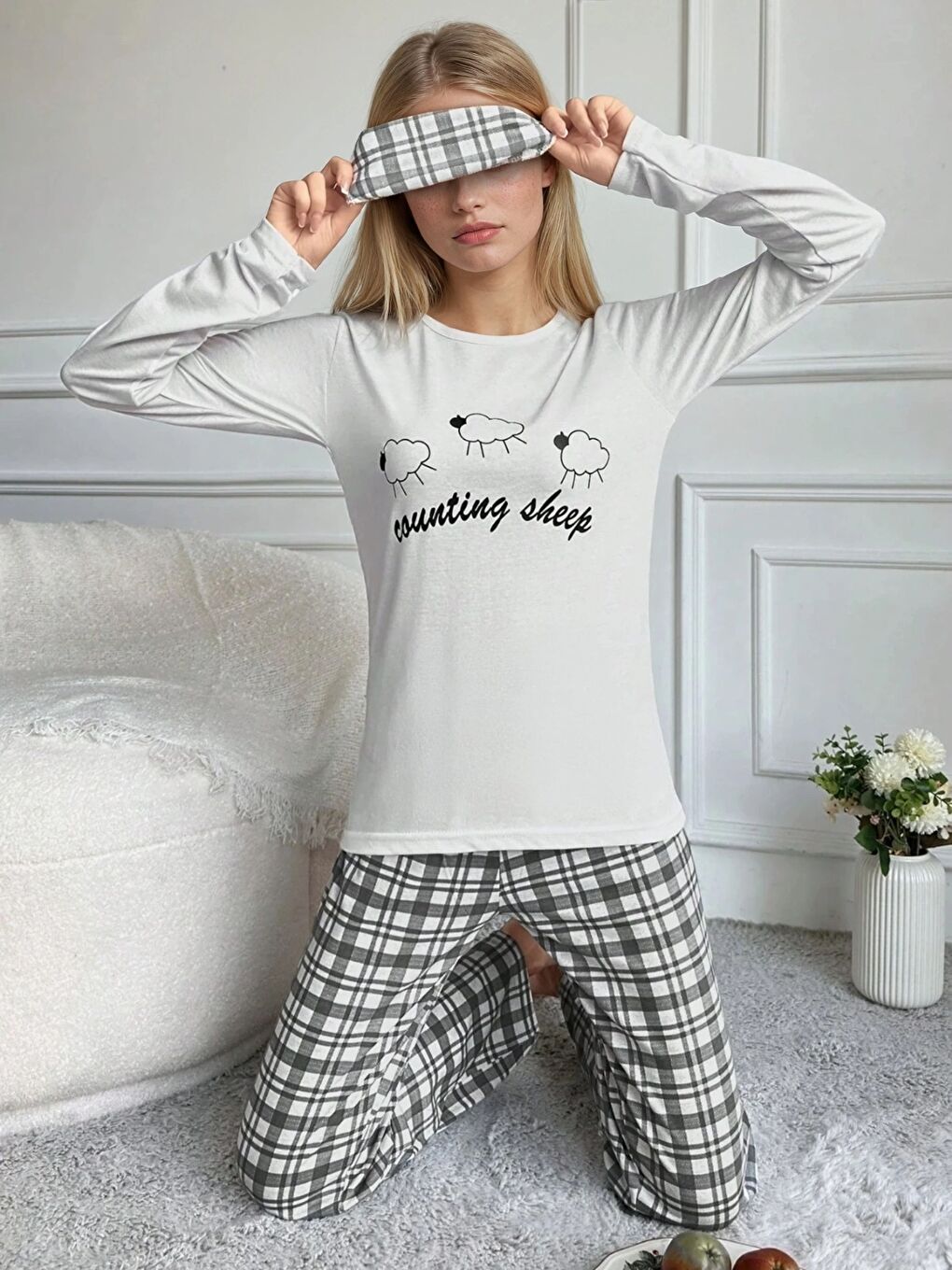 Beyaz Sheep Baskılı Kareli Kadın Pijama Takımı-2
