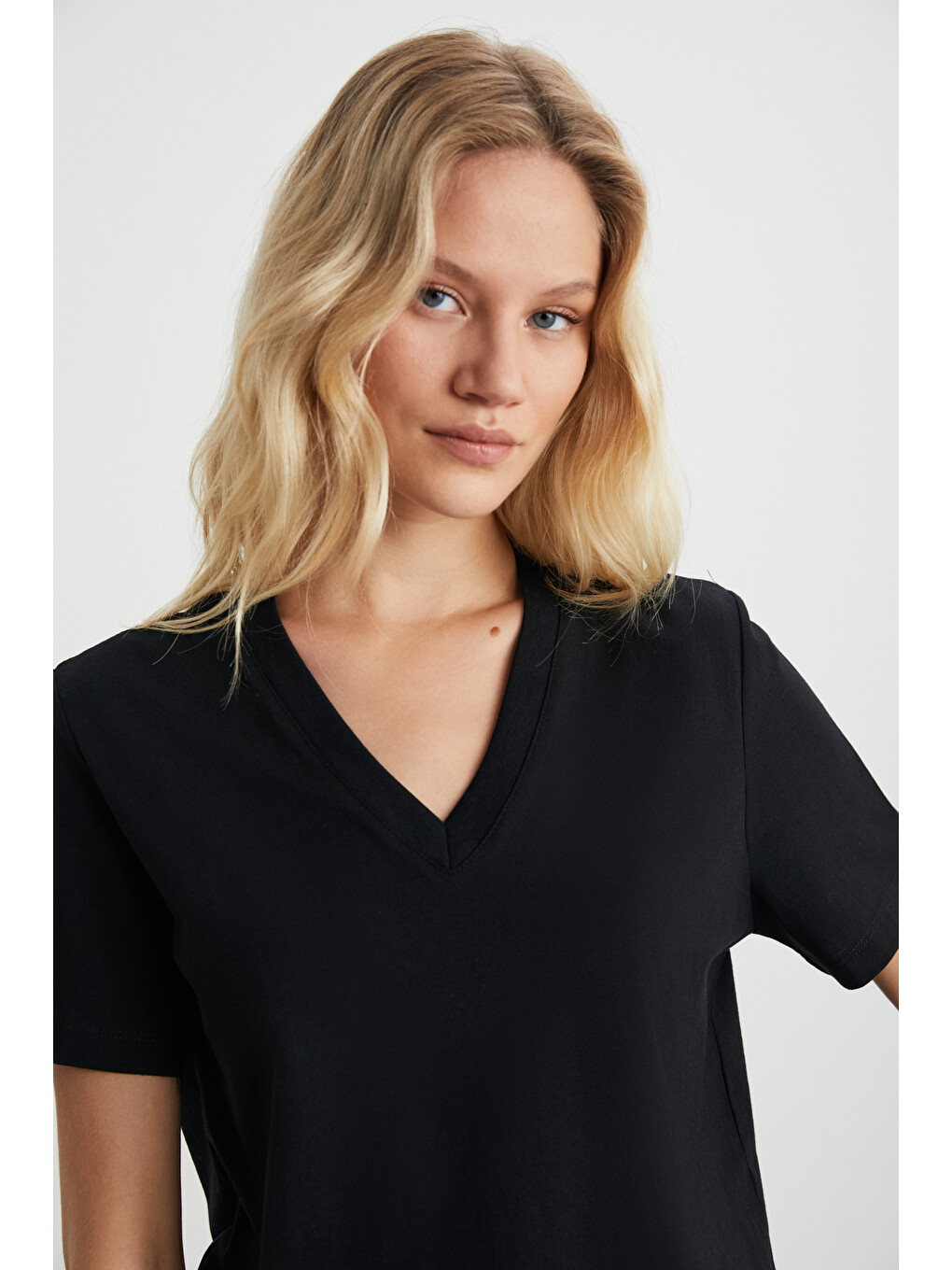 Siyah ALINE Kadın %100 organik Pamuk Derin V Yakalı Comfort Fit SİYAH T-Shirt-3