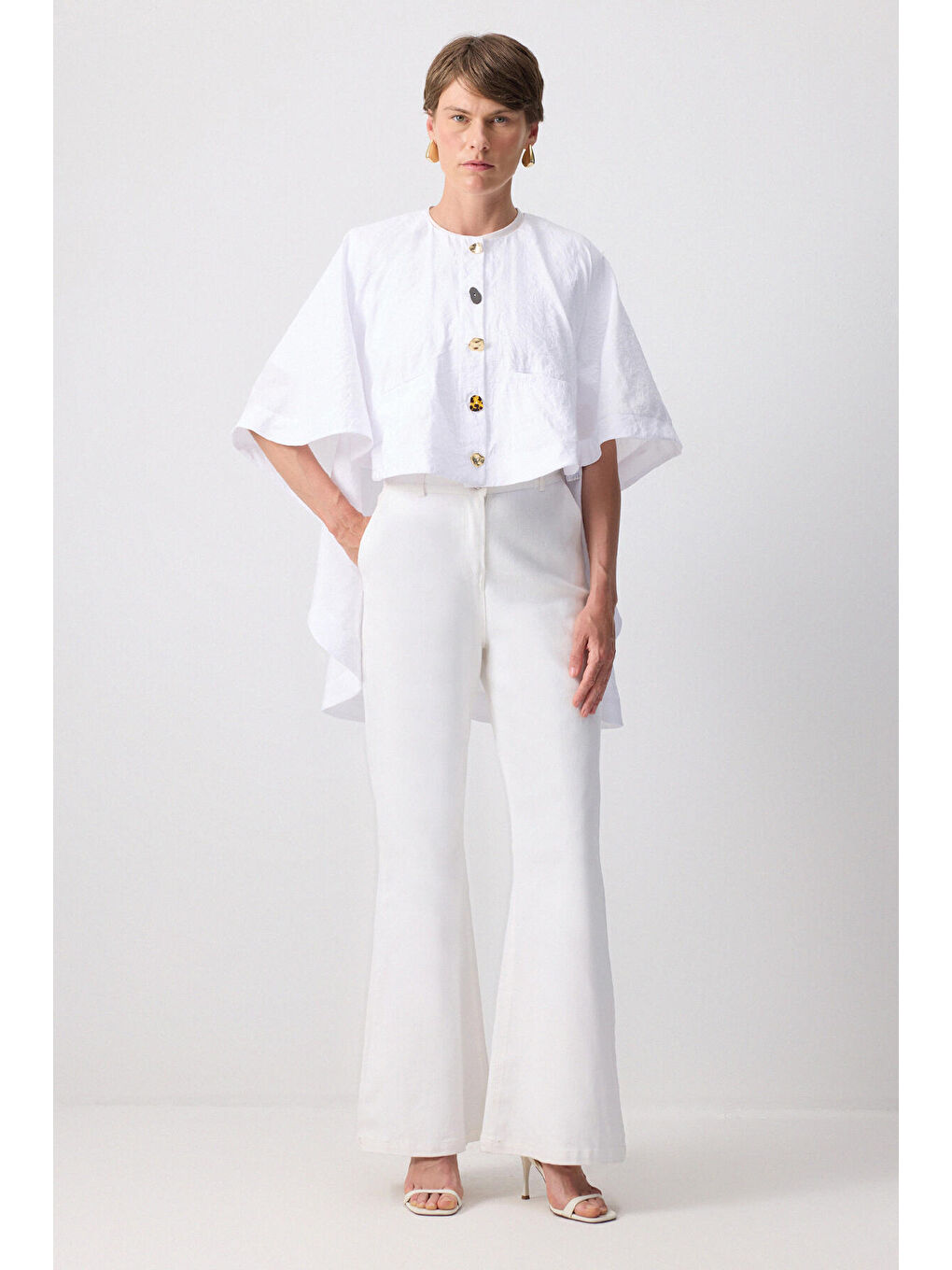 Beyaz Gold Düğmeli Kupra Panço